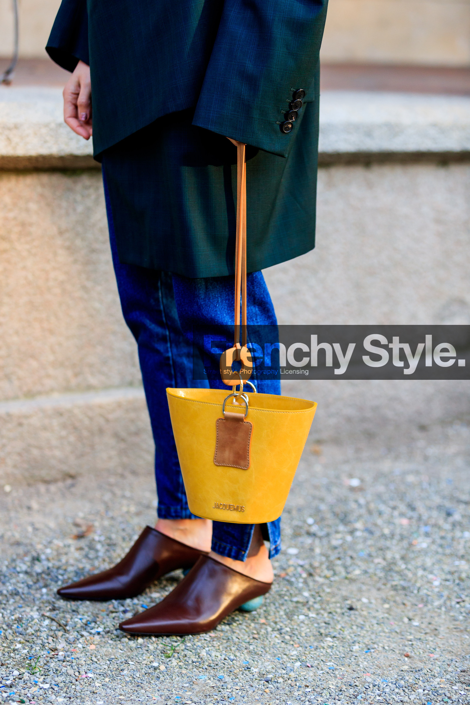 black jacket, blue denim, brown shoes, denim pants, jacquemus, jeans, leather bag, leather shoes, trousers, yellow bag, fashion week, frenchystyle, FW, jonathan paciullo, street style, MFW, MILAN, AUTUMN WINTER 2018-2019, FALL WINTER 2018-2019, FW 18-19, vertical, detail, atmosphere details, linda tol