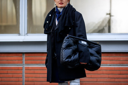 black bag, black jacket, black scarf, earrings, leather bag, maison martin margiela, trousers, fashion week, frenchystyle, FW, jonathan paciullo, street style, PFW, PARIS, AUTUMN WINTER 2018-2019, FALL WINTER 2018-2019, FW 18-19, horizontal, atmosphere details