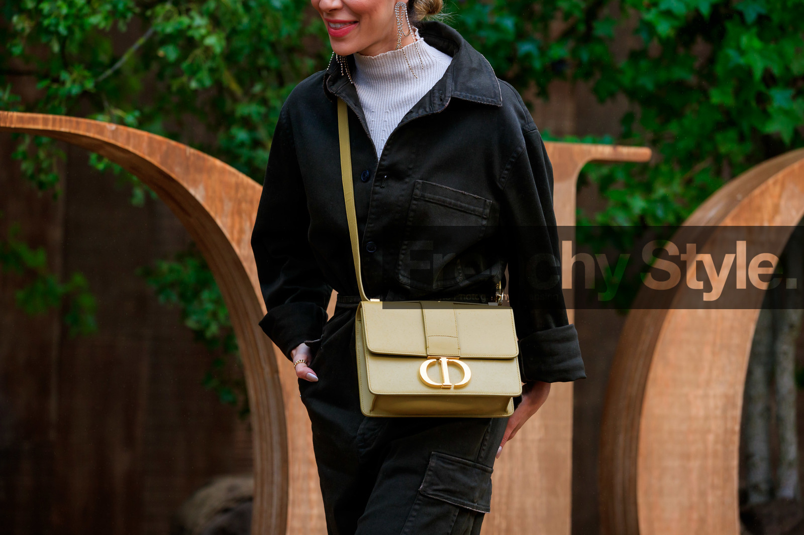 kaki jumpsuit, long sleeves jumpsuit, white top, turtleneck top, strassed earrings, dangling earrings, yellow leather bag, crossbody bag, golden buckle bag, dior bag, close up detail, 30 montaigne bag, fashion week, frenchystyle, FW, jonathan paciullo, street style, SPRING SUMMER 2020, SS 20, PFW, PARIS, horizontal, atmosphere details, detail
