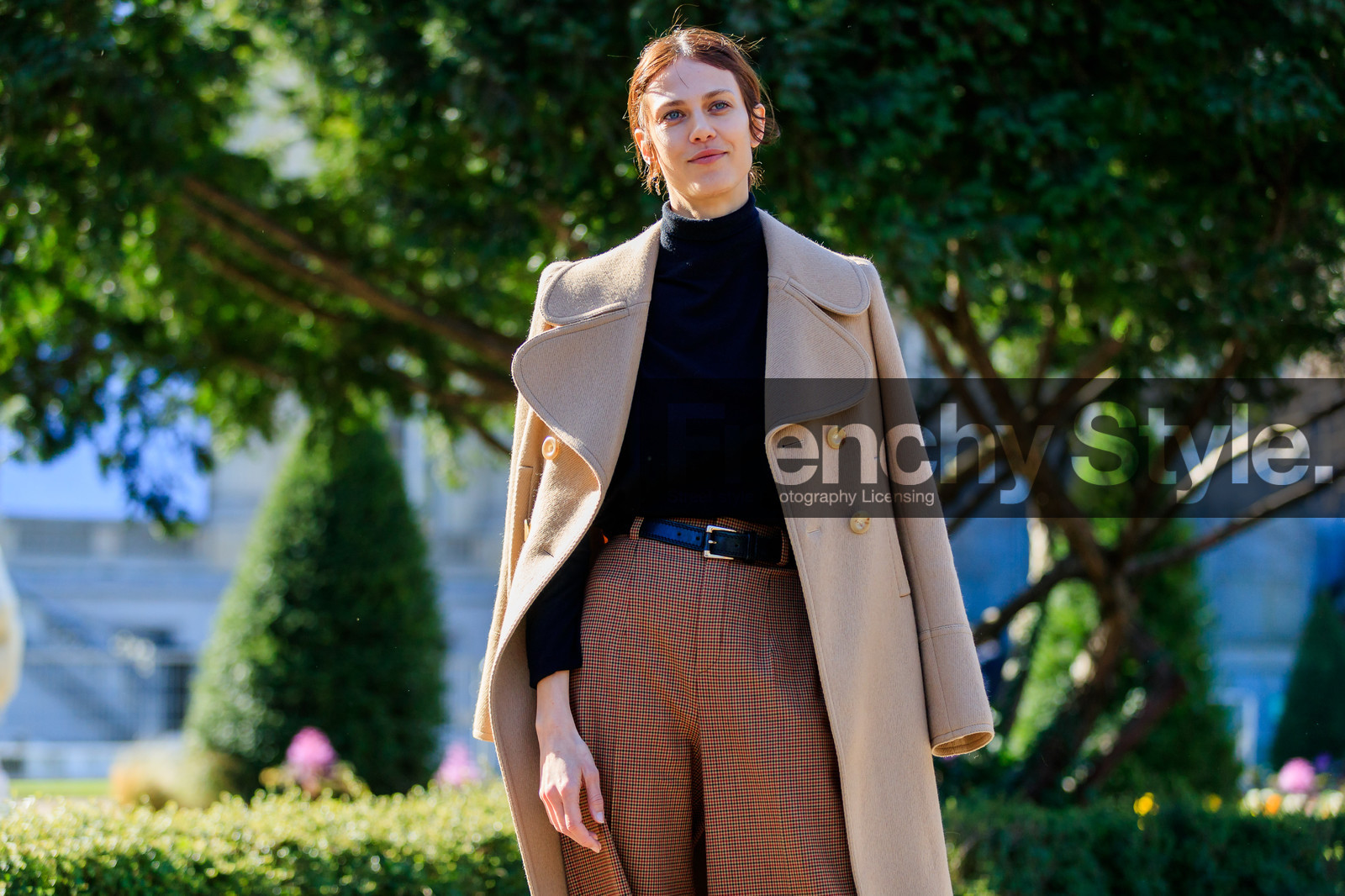 atmosphere details, AUTUMN WINTER 2017-2018, AW 17-18, aymeline valade, beige coat, black belt, black sweater, brown pants, checked pants, detail, FALL WINTER 2017-2018, fashion week, frenchystyle, FW, FW 17-18, horizontal, jonathan paciullo, leather belt, model, over the shoulder, PARIS, PFW, printed pants, street style, trousers