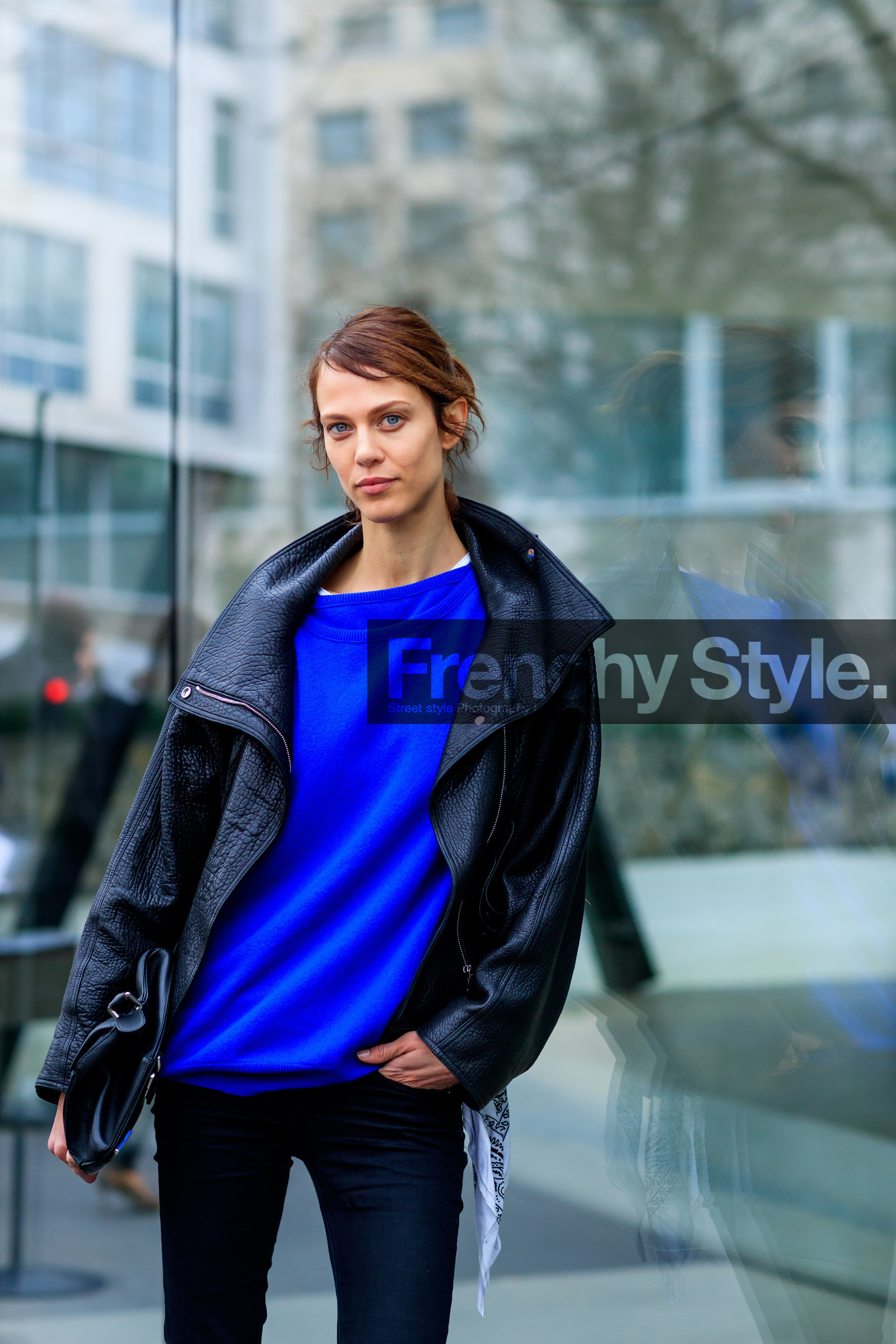 atmosphere details, AUTUMN WINTER 2017-2018, AW 17-18, aymeline valade, black bag, black denim, black jacket, black perfecto, blue sweater, denim pants, detail, FALL WINTER 2017-2018, fashion week, frenchystyle, FW, FW 17-18, jeans, jonathan paciullo, leather bag, leather jacket, leather perfecto, loewe, model, PARIS, PFW, street style, trousers, vertical