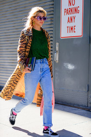 animal print, black sneakers, blue denim, brown coat, denim pants, fashion week, frenchystyle, full length, fun sunglasses, FW, graphic bag, green sweater, jeans, jonathan paciullo, leather bag, NEW YORK, NYFW, pink bag, printed bag, printed coat, shiny bag, SPRING SUMMER 2018, SS 18, street style, striped bag, sunglasses, trousers, vans, vertical, zebra