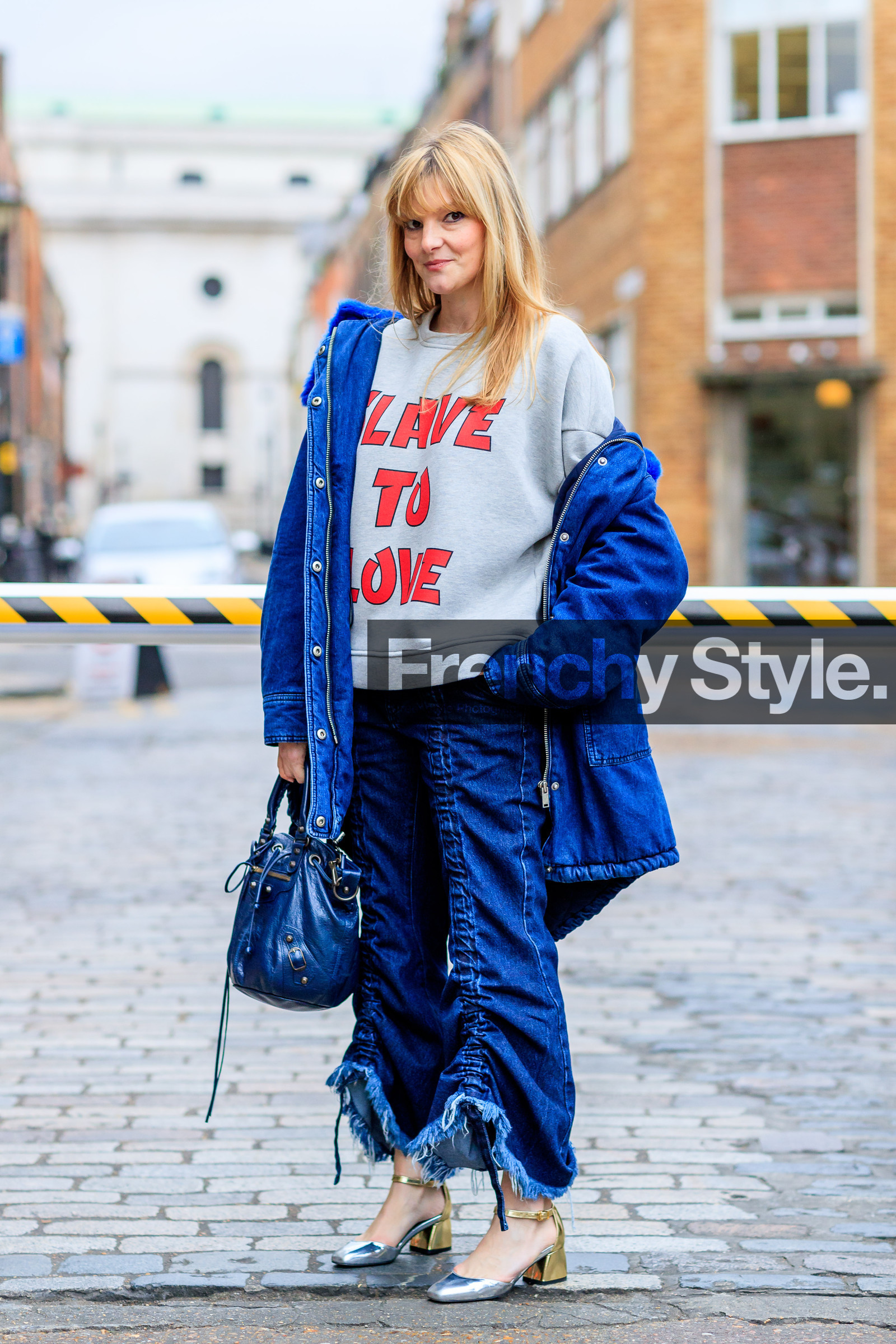 AUTUMN WINTER 2017-2018, AW 17-18, balenciaga, blue bag, blue denim, denim coat, denim pants, FALL WINTER 2017-2018, fashion week, frenchystyle, full length, FW, FW 17-18, golden shoes, grey sweater, high heels, jeans, jonathan paciullo, leather bag, leather shoes, LFW, LONDON, message, printed sweater, shiny shoes, silver heels, street style, trousers, vertical