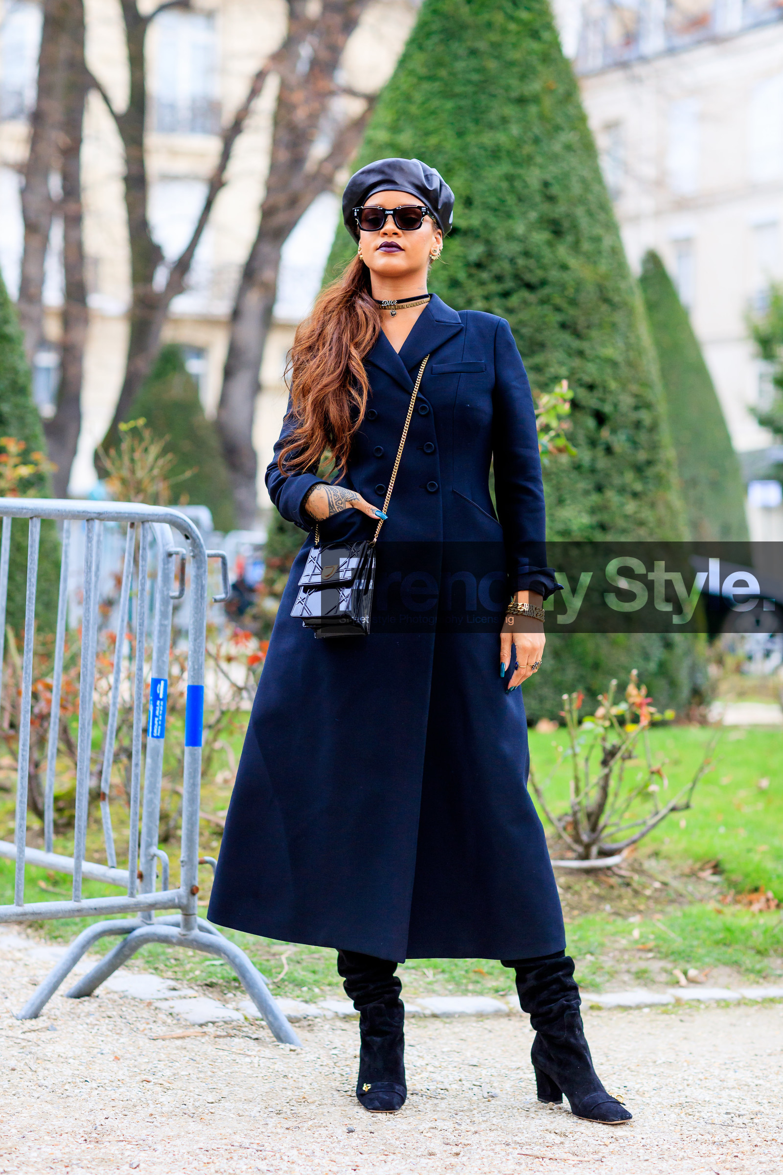 AUTUMN WINTER 2017-2018, AW 17-18, beret, black bag, black cap, black coat, black jacket, black shoes, choker, christian dior, FALL WINTER 2017-2018, fashion week, frenchystyle, full length, FW, FW 17-18, high heels, jonathan paciullo, leather bag, leather shoes, necklace, PARIS, PFW, rihanna, street style, sunglasses, vertical