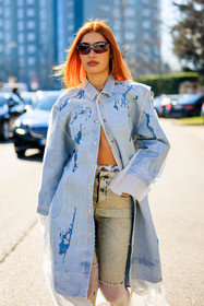 denim coat, light blue denim jacket, dark sunglasses, ginger hair, denim shorts, washed denim short, white stockings, denim handbag, diesel bag, diesel hanbag, flared coat, big creole, patricia manfield, fashion week, frenchystyle, FW, jonathan paciullo, street style, MFW, MILAN, FALL WINTER 2022_2023, AUTUMN WINTER 2022-2023, FW 22-23, vertical, atmosphere details