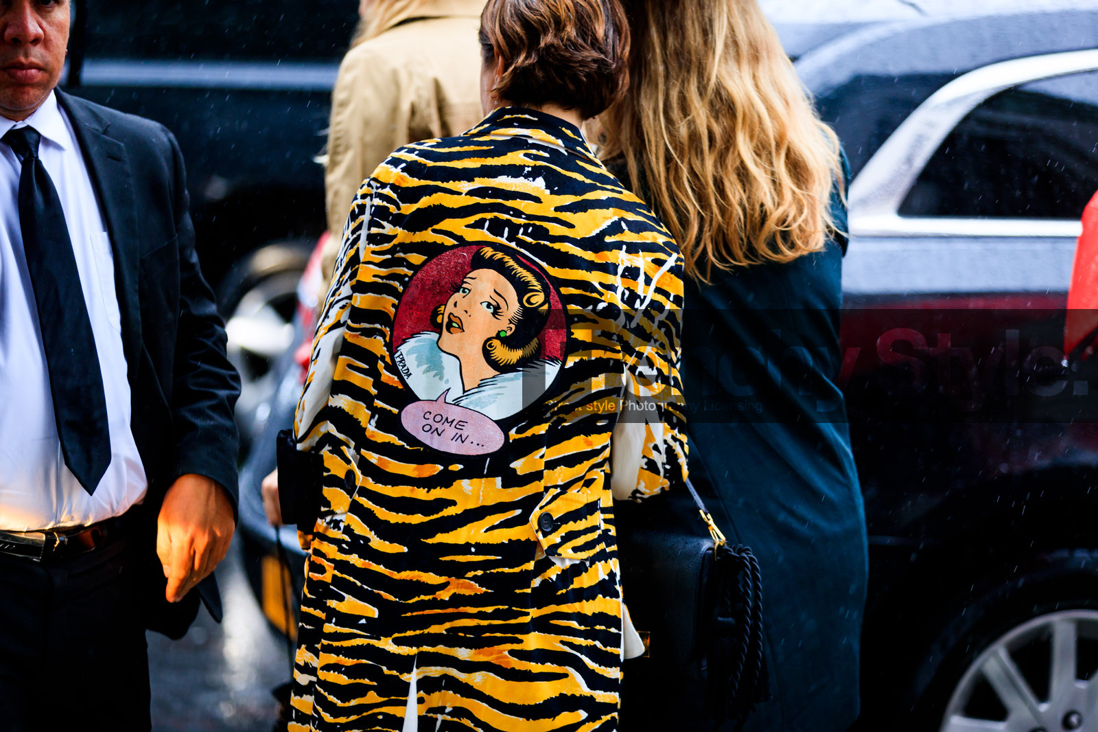 animal print, cartoon, drawings, graphic jacket, printed jacket, yellow jacket, zebra, street style, jonathan paciullo, FW, frenchystyle, fashion week, NYFW, NEW YORK, SPRING SUMMER 2019, SS 19, atmosphere details, horizontal, detail