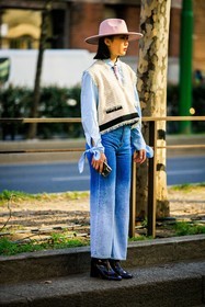 pink hat, blue shirt, beige vest, sleveless vest, ruffle vest, classic jeans, blue jeans, black bottines, leather bottines, cowboy look, fashion week, frenchystyle, FW, jonathan paciullo, street style, vertical, full length