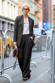 blazer, bordeaux, brown bag, brown jacket, brown pants, brown suit, burgundy, fashion week, frenchystyle, full length, FW, graphic jacket, graphic pants, graphic suit, high heels, jonathan paciullo, leather bag, leather shoes, NEW YORK, NYFW, printed suit, red shoes, SPRING SUMMER 2018, SS 18, street style, striped jacket, striped pants, striped suit, trousers, vertical, white t shirt