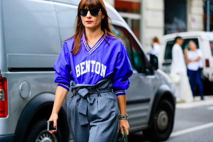 american, atmosphere details, baseball, basketball jersey, detail, fashion week, frenchystyle, FW, grey pants, high waist, horizontal, jonathan paciullo, MFW, MILAN, purple top, SPRING SUMMER 2017, SS 17, street style, sunglasses, trousers, wide pants