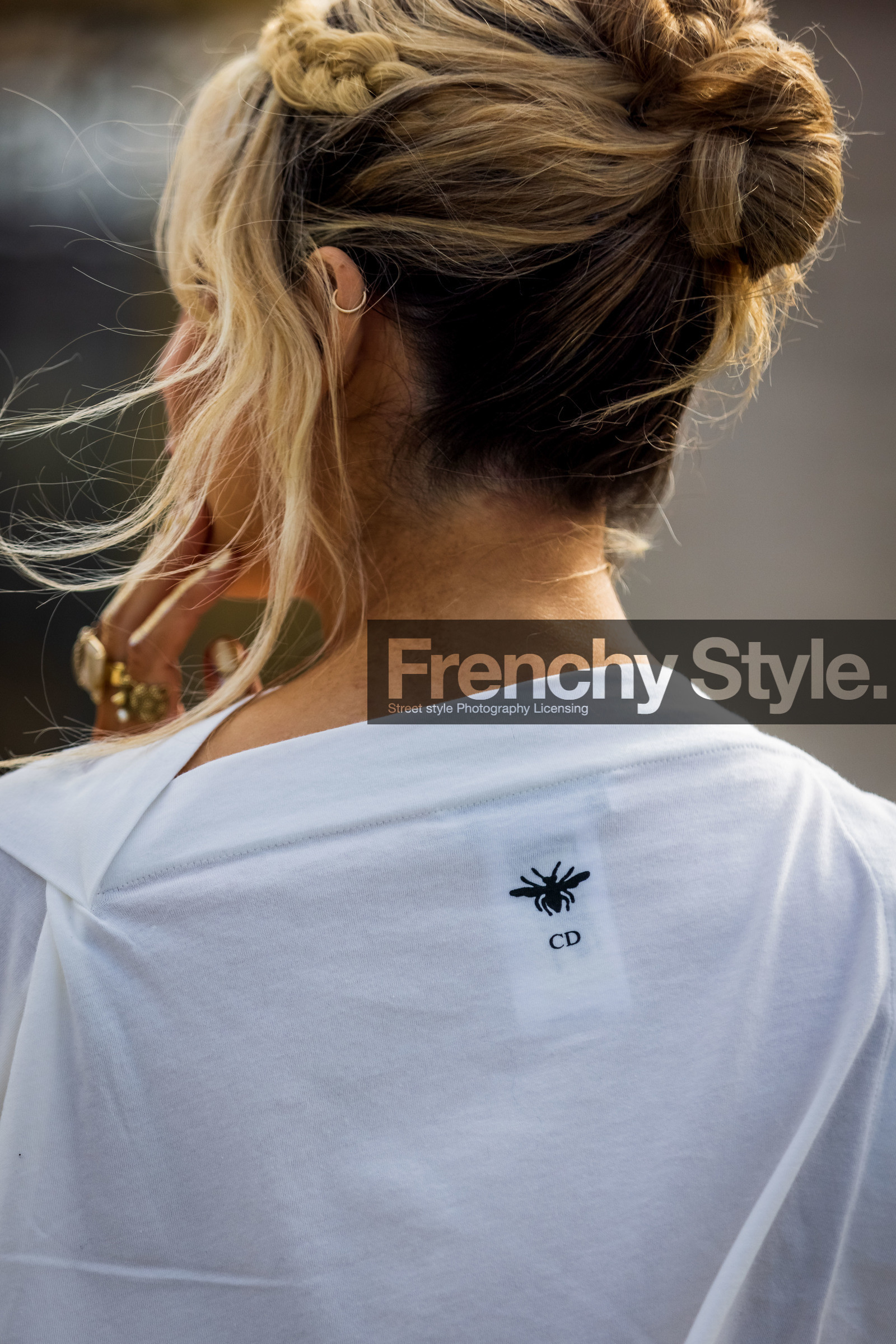 back, back detail, bee, blond hair, braid, bun, close up, detail, dior logo, hairstyle, logo print, white top, fashion week, frenchystyle, FW, jonathan paciullo, street style, PFW, PARIS, SPRING SUMMER 2022, SS 22, vertical, atmosphere details