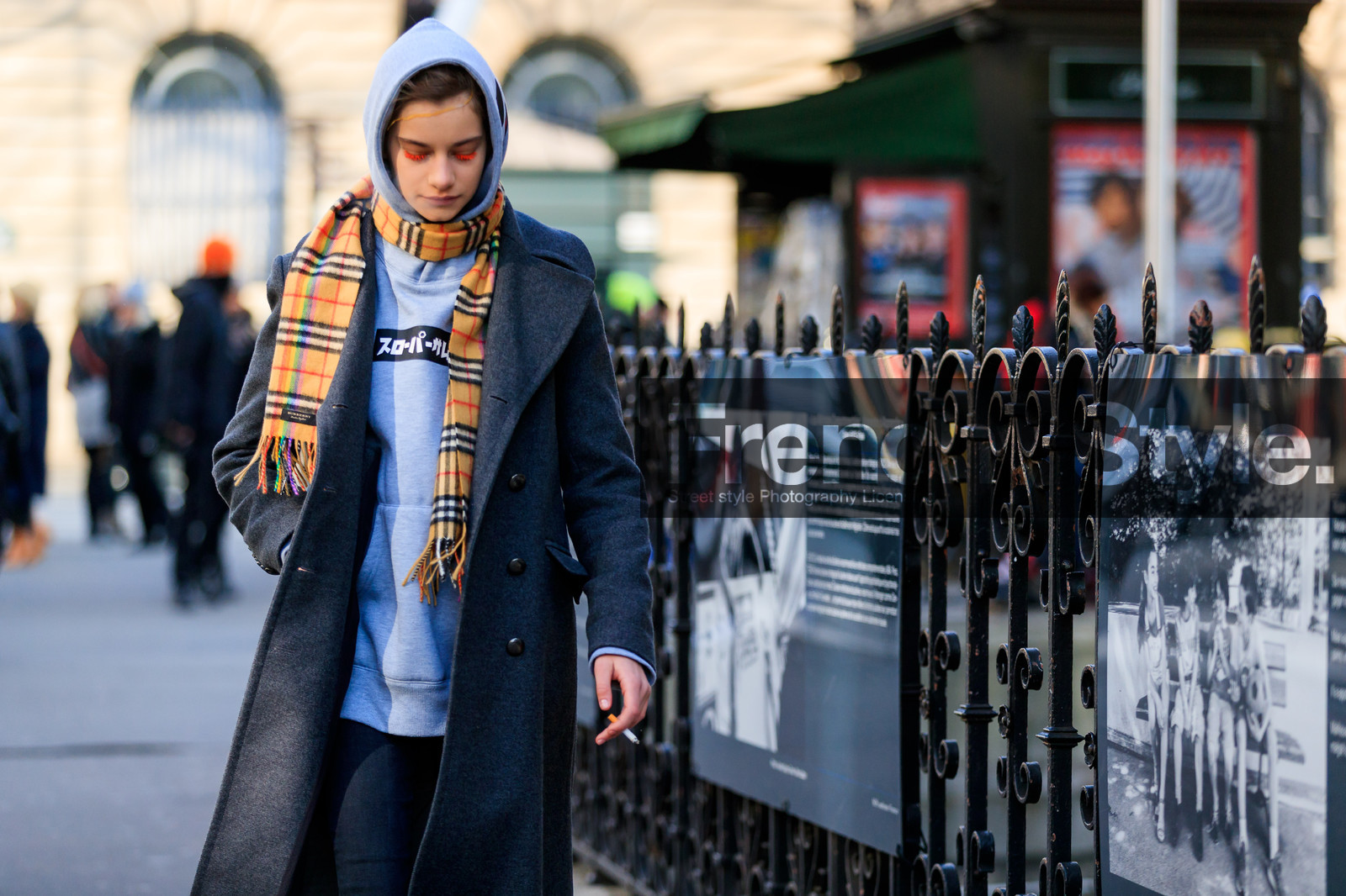 beige scarf, burberry, checked, eyelashes, grey coat, grey sweater, hoodie, plaid, printed scarf, printed sweater, tartan, trousers, street style, jonathan paciullo, FW, frenchystyle, fashion week, PFW, PARIS, AUTUMN WINTER 2018-2019, FALL WINTER 2018-2019, FW 18-19, horizontal, atmosphere details, model