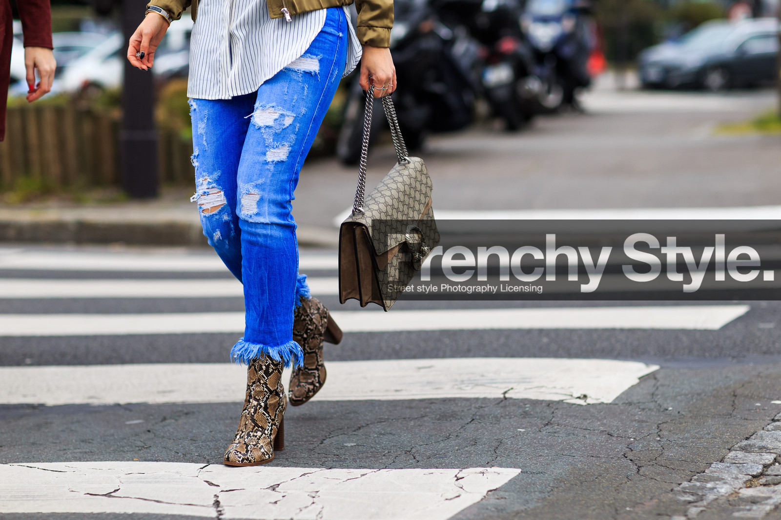 animal print, atmosphere details, AUTUMN WINTER 2016-2017, AW 16-17, beige bag, blue denim, denim pants, detail, FALL WINTER 2016-2017, fashion week, frenchystyle, FW, FW 16-17, gucci, high heels, horizontal, jeans, jonathan paciullo, leather boots, monogram, PARIS, PFW, printed bag, ripped pants, snake print, street style, trousers