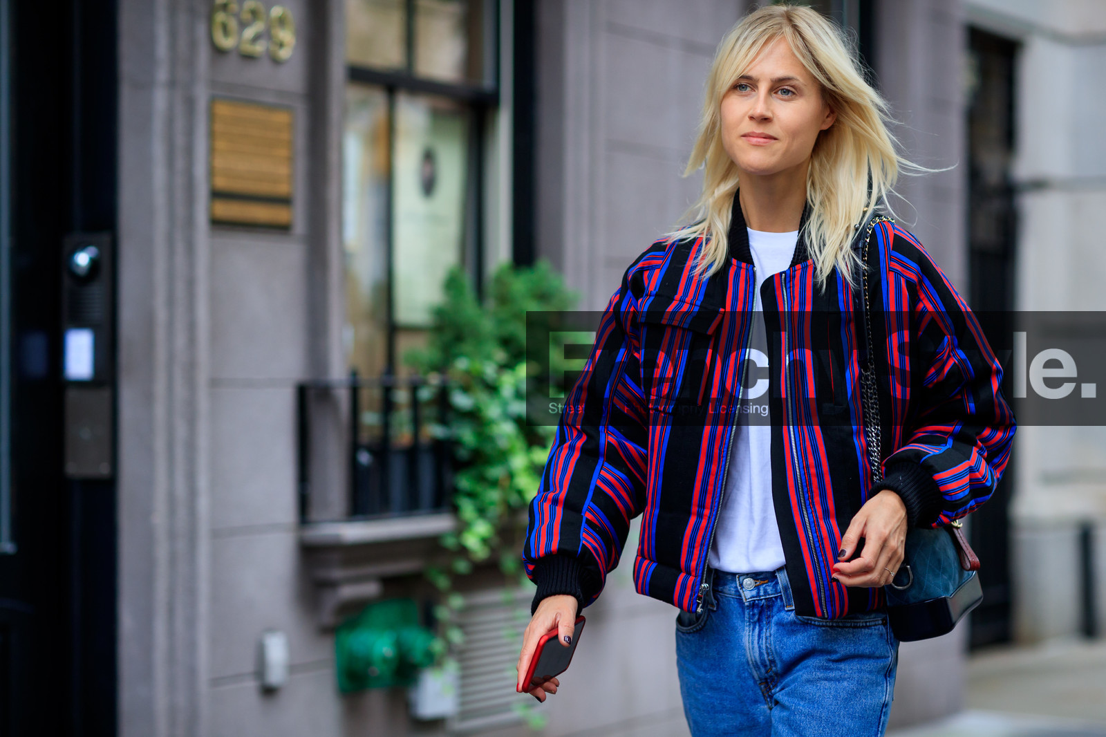 atmosphere details, blue bag, blue denim, bomber jacket, chanel, denim pants, detail, fashion week, frenchystyle, FW, horizontal, jeans, jonathan paciullo, leather bag, linda tol, NEW YORK, NYFW, SPRING SUMMER 2018, SS 18, street style, suede bag, trousers, white t shirt