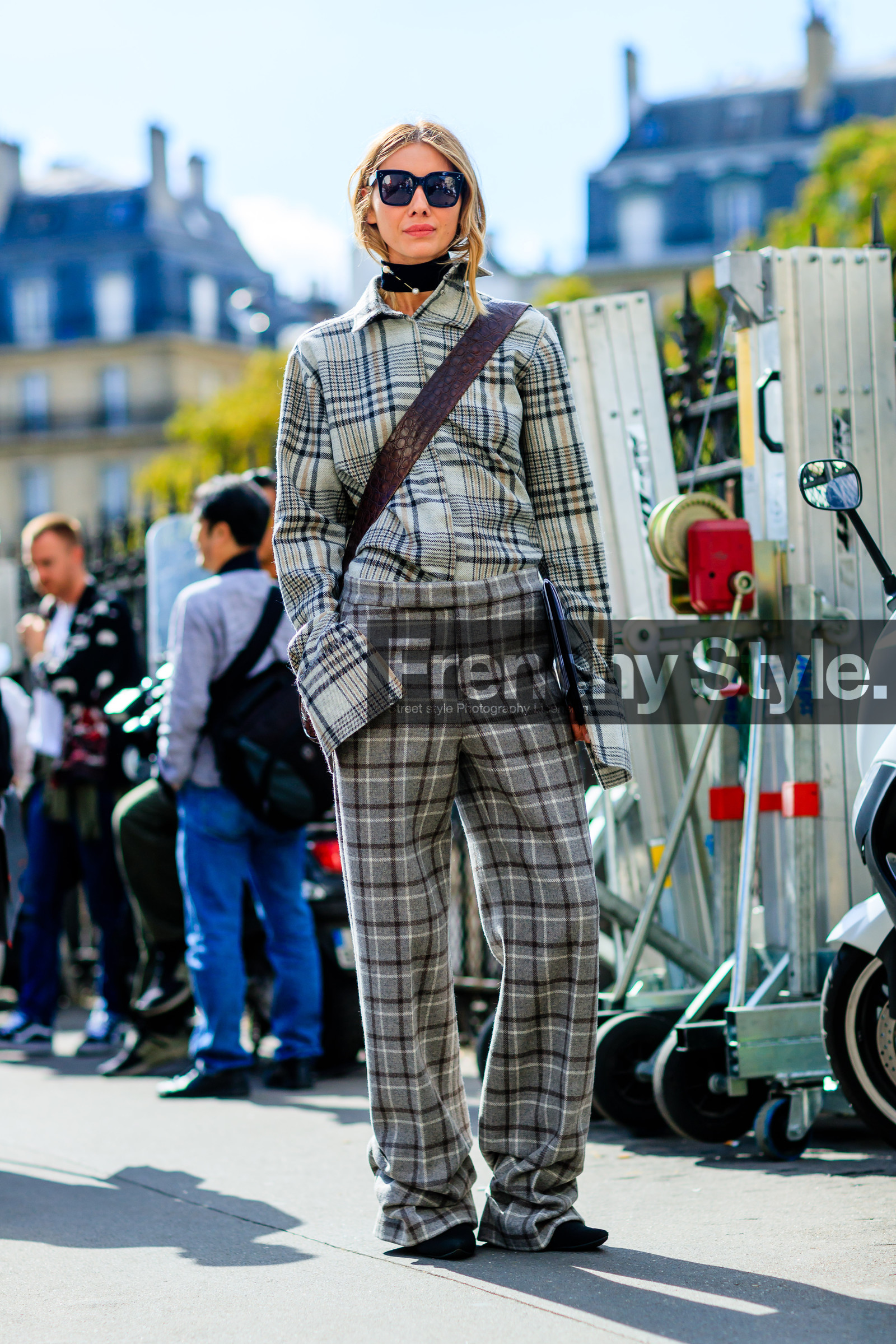 checked pants, checked shirt, choker, fashion week, frenchystyle, full length, FW, graphic shirt, grey pants, grey shirt, jonathan paciullo, julie pelipas, necklace, PARIS, PFW, plaid, printed pants, printed shirt, SPRING SUMMER 2017, SS 17, street style, striped pants, striped shirt, sunglasses, tone on tone, total look checked, trousers, vertical