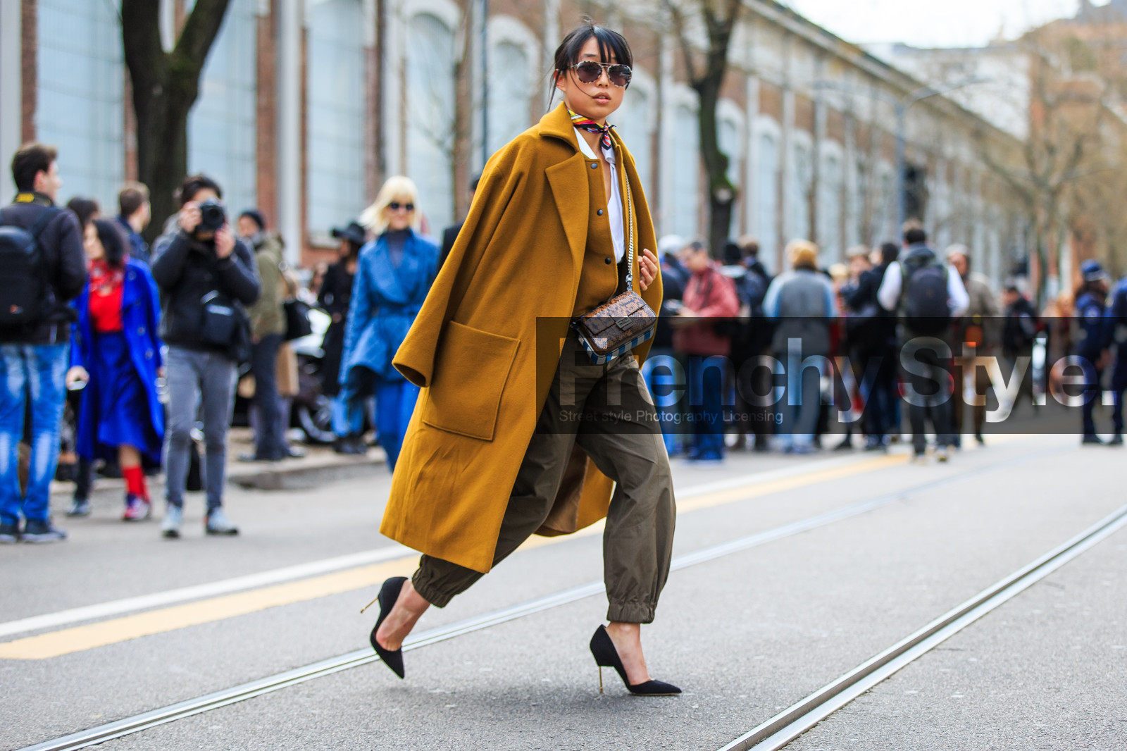 animal print, atmosphere details, AUTUMN WINTER 2016-2017, AW 16-17, black heels, black shoes, brown bag, camel coat, camel jacket, FALL WINTER 2016-2017, fashion week, fendi, frenchystyle, full length, FW, FW 16-17, graphic bag, green pants, high heels, high waist, horizontal, jonathan paciullo, kaki pants, leather bag, leather shoes, LFW, LONDON, margaret, zhang, MENSWEAR, over the shoulder, snake print, street style, striped bag, stripes, suede shoes, sunglasses, sweatpants, teddy jacket, tied up scarf, trousers, white shirt