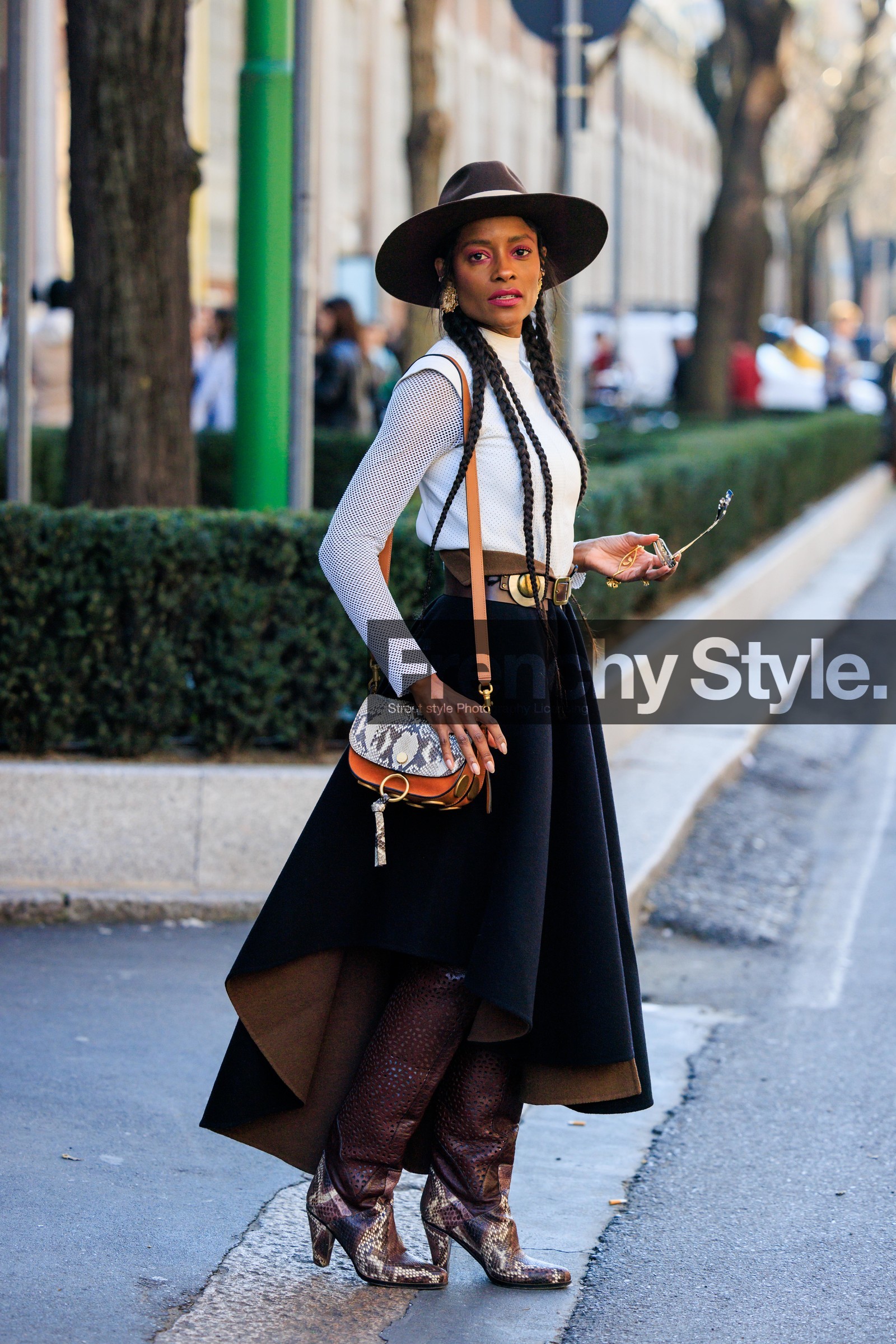 cowboy hat, white top, crossbody bag, animal print bag, cowboy look, serpent boots, animal print boots, leather boots, black midi skirt, buckled belt, dual toned skirt, pleated skirt, long braids, fashion week, frenchystyle, FW, jonathan paciullo, street style, MFW, MILAN, FALL WINTER 2022_2023, AUTUMN WINTER 2022-2023, FW 22-23, vertical, full length