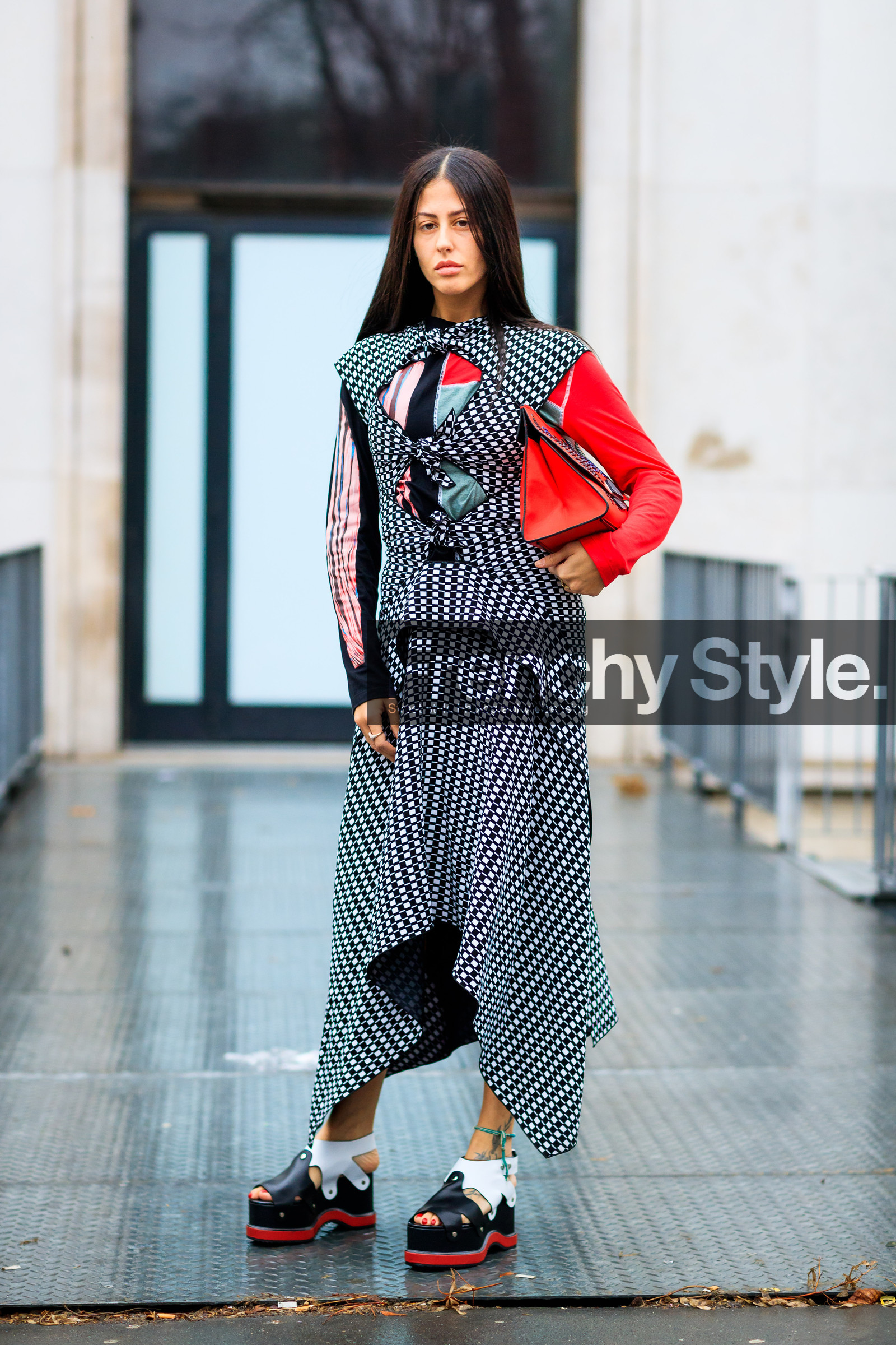 AUTUMN WINTER 2017-2018, AW 17-18, black and white shoes, black and white wedges, black dress, black shoes, FALL WINTER 2017-2018, fashion week, frenchystyle, full length, FW, FW 17-18, gilda ambrosio, graphic dress, jonathan paciullo, leather bag, leather shoes, PARIS, PFW, printed bag, printed dress, red bag, red sweater, street style, striped bag, vertical