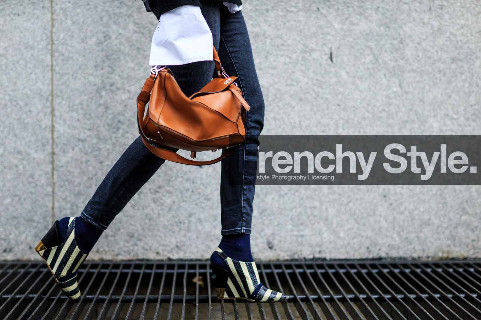 atmosphere details, AUTUMN WINTER 2016-2017, AW 16-17, black and white wedges, black denim, brown bag, camel bag, camille charriere, denim pants, detail, fashion week, frenchystyle, FW, FW 16-17, graphic shoes, high heels, horizontal, jeans, jonathan paciullo, leather bag, leather shoes, loewe, NEW YORK, NYFW, street style, stripes, trousers, white shirt, woman