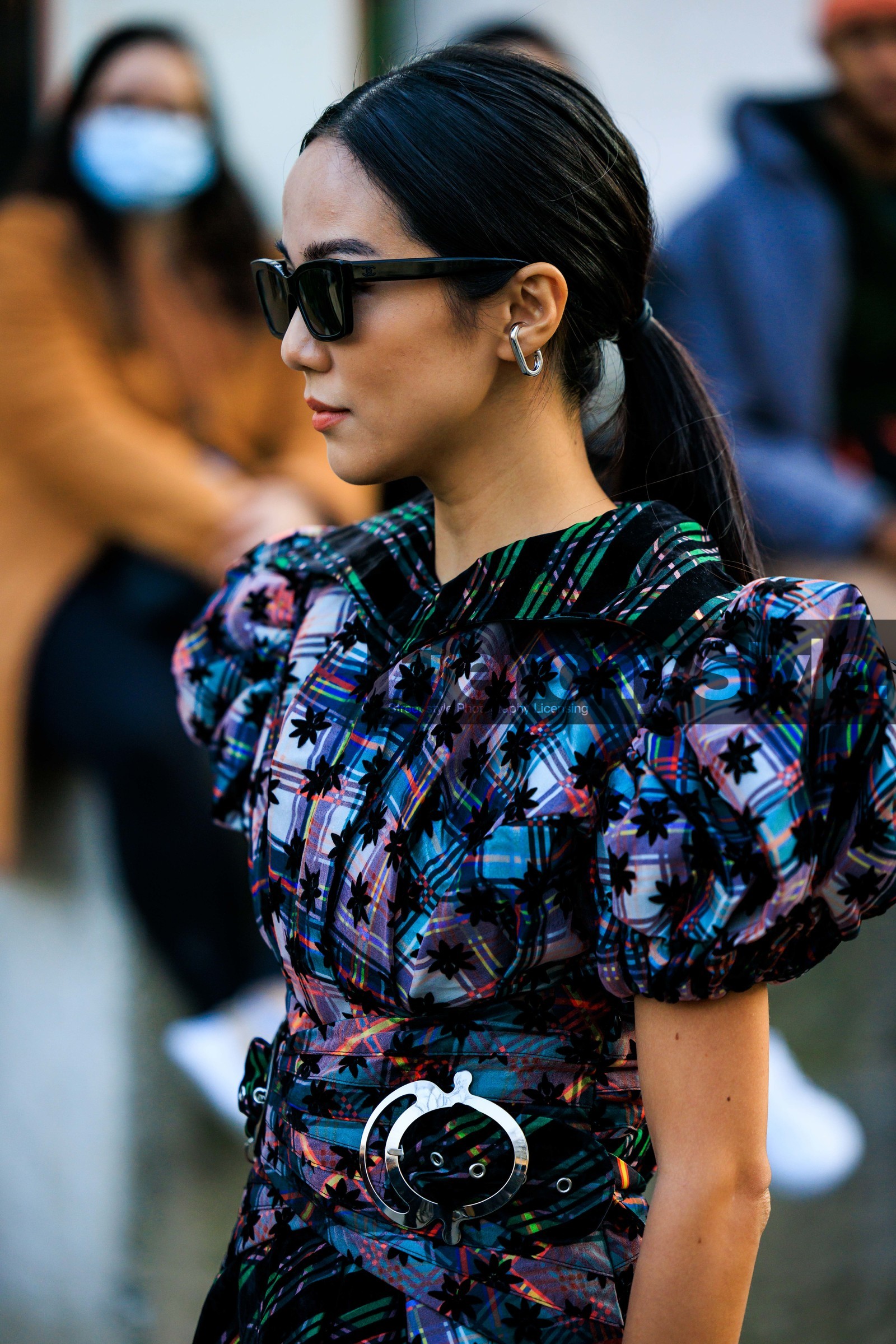 black sunglasses, multicolor dress, multiprint dress, star dress, purple dress, plaid dress, pleated dress, puffed sleeves dress, black boots, silver earrings, yoyo cao, street style, jonathan paciullo, FW, frenchystyle, fashion week, AUTUMN WINTER 2022-2023, FALL WINTER 2022_2023, FW 22-23, PARIS, PFW, vertical, detail