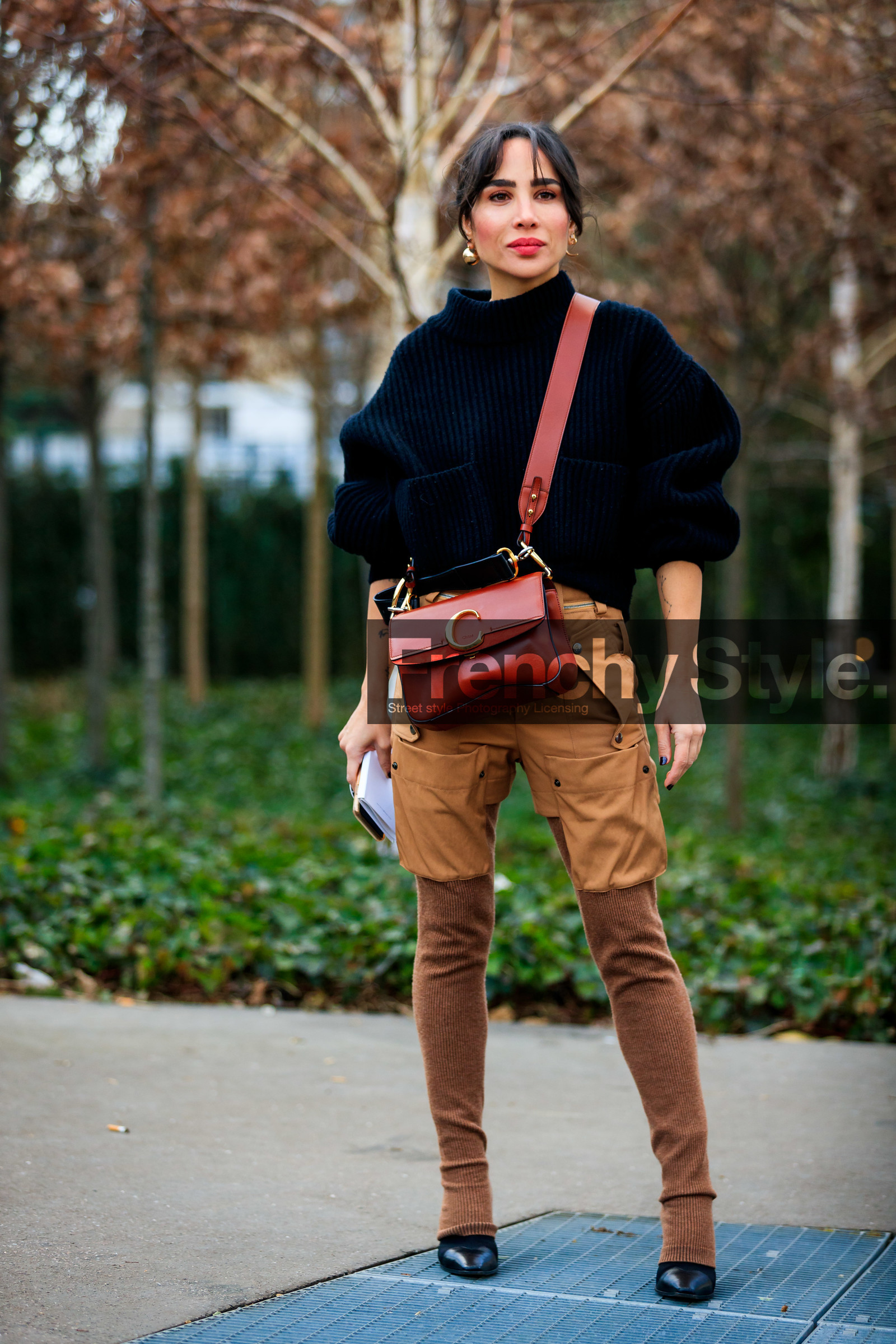 black shoes, black sweater, brown pants, chloé, earrings, leather bag, leather shoes, red bag, trousers, PARIS, PFW, street style, jonathan paciullo, FW, frenchystyle, fashion week, AUTUMN WINTER 2019-2020, AW 19-20, FALL WINTER 2019-2020, FW 19-20, vertical, full length
