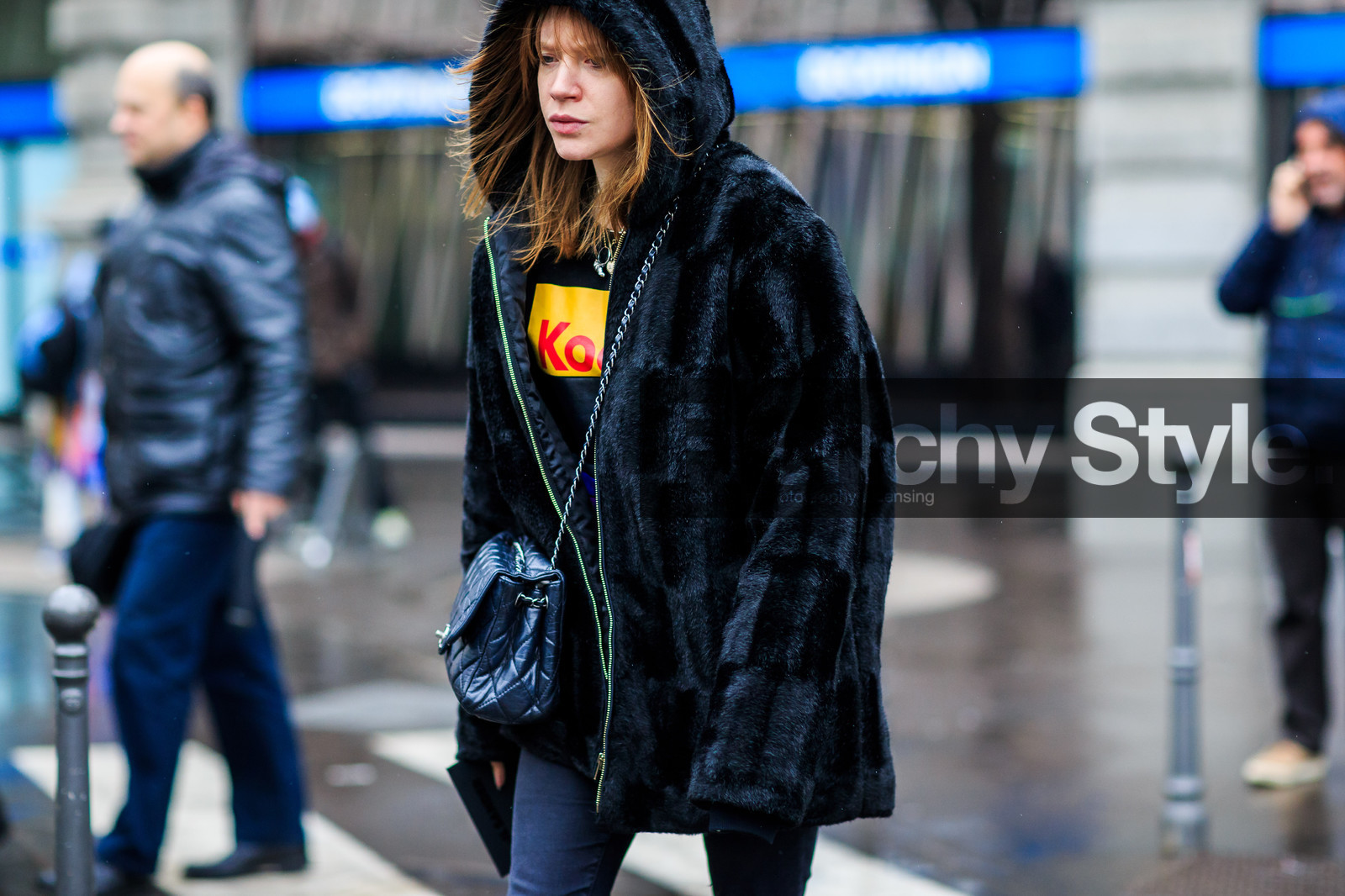 atmosphere details, AUTUMN WINTER 2016-2017, AW 16-17, black bag, black coat, black fur, black jacket, black t shirt, chanel, detail, FALL WINTER 2016-2017, fashion week, frenchystyle, fur coat, fur jacket, FW, FW 16-17, horizontal, jonathan paciullo, leather bag, LFW, LONDON, MENSWEAR, printed t shirt, street style, vêtements