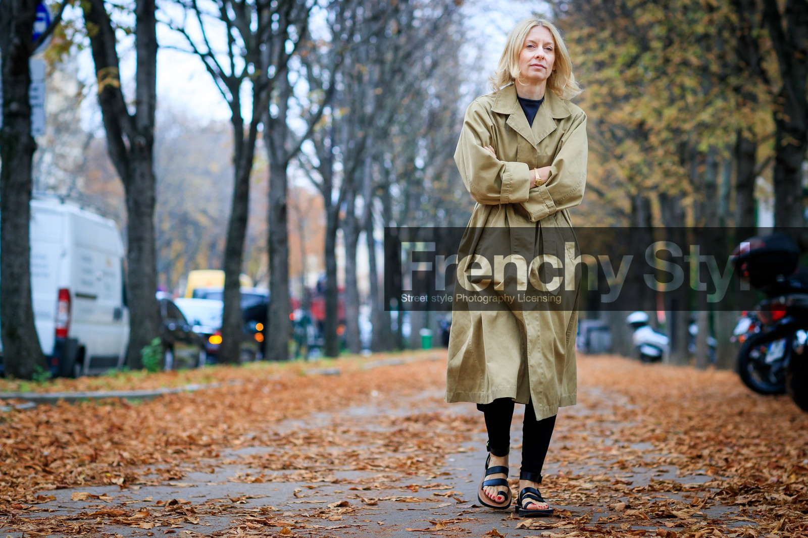atmosphere details, beige coat, black shoes, céline, fashion week, frenchystyle, full length, FW, horizontal, jonathan paciullo, leather shoes, PARIS, PFW, SPRING SUMMER 2018, SS 18, street style, suzanne koller, trench coat, trousers
