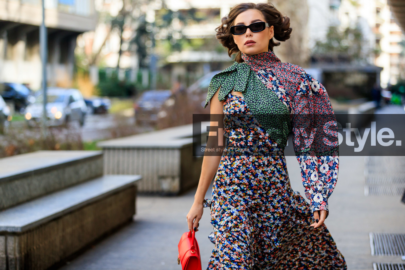 karina nigay, floral printed dress, asymetrical dress, high collar dress, long sleeves dress, sleeveless dress, ruffle dress, long dress, red leather bag, hand bag, balenciaga bag, square shape glasses, multicolor dress, fashion week, frenchystyle, FW, jonathan paciullo, street style, MFW, MILAN, AUTUMN WINTER 2020-2021, FALL WINTER 2020-2021, FW 20-21, horizontal, atmosphere details, detail