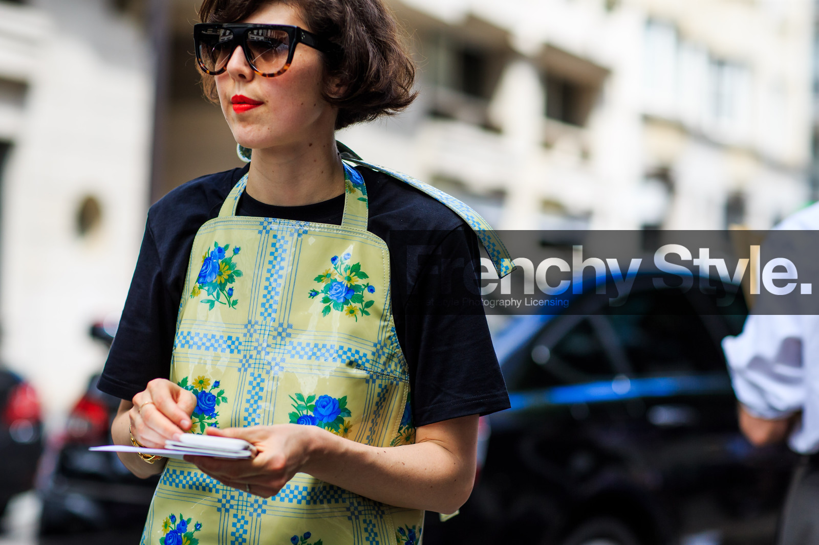 atmosphere details, black t shirt, detail, fashion week, floral, flower, frenchystyle, FW, horizontal, jonathan paciullo, leather dress, MENSWEAR, PARIS, PFW, printed dress, red lips, SPRING SUMMER 2017, SS 17, street style, sunglasses, yellow dress