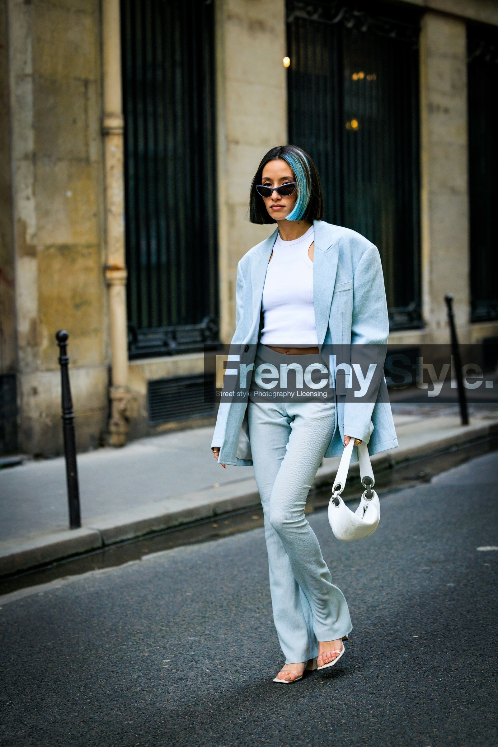 dyed hair, blue hair, black sunglasses, pastel blue blazer, pastel blue trousers, flared trousers, white tanktop, white handbag, white sandals, alexandra guerain, fashion week, frenchystyle, FW, jonathan paciullo, street style, AUTUMN WINTER 2022-2023, FALL WINTER 2022_2023, FW 22-23, PFW, PARIS, vertical, full length