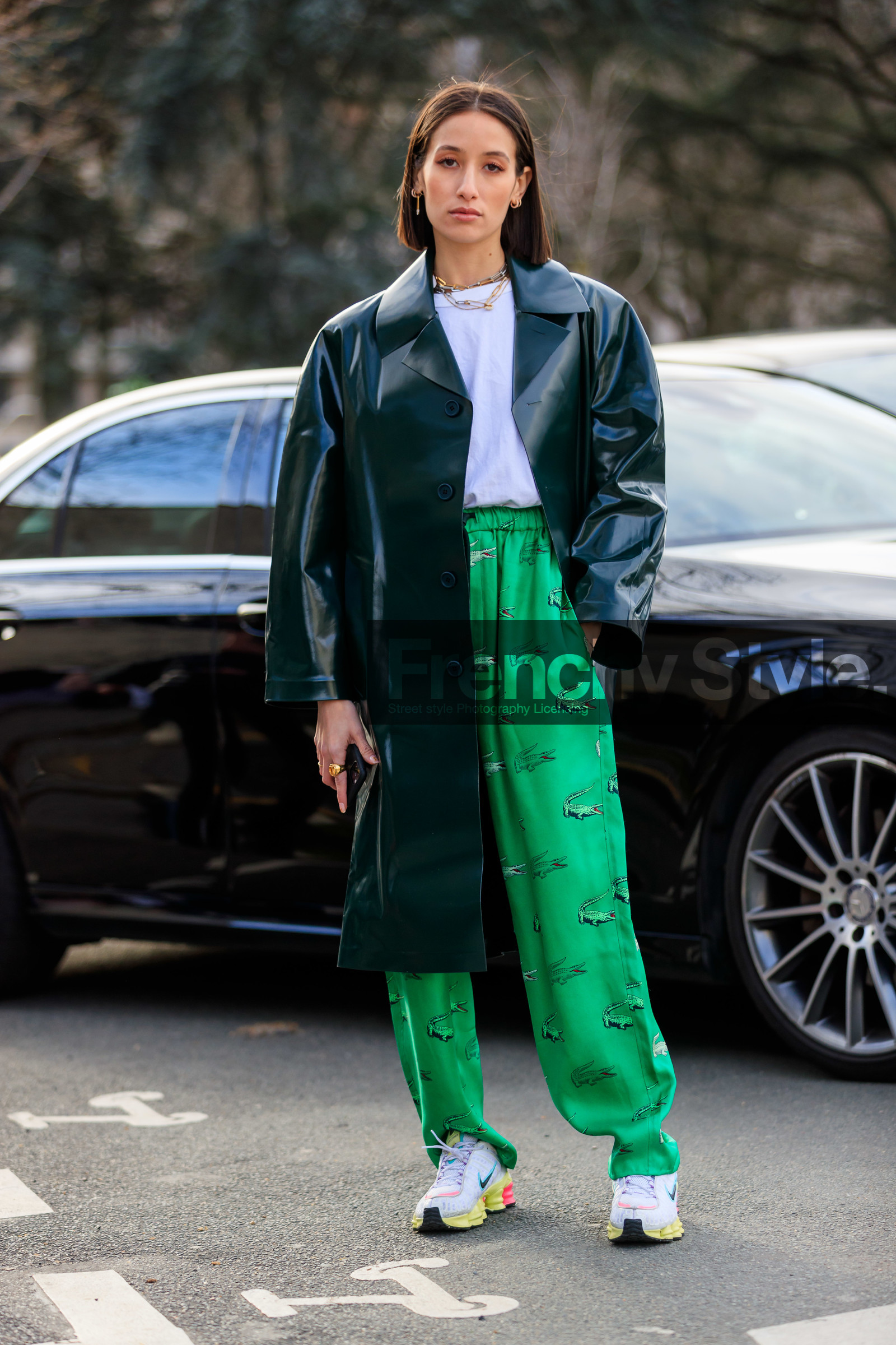alexandra guerain, green leather jacket, green leather trench coat, long jacket, green pants, animal printed pants, monogrammed pants, logo printed pants, white t-shirt, white sneakers, nike shoes, multicolor sneakers, jogging pants, multi necklace, big chain necklace, golden necklace, silvered necklace, sportswear, lacoste jacket, lacoste pants, lacoste trenchcoat, fashion week, frenchystyle, FW, jonathan paciullo, street style, PFW, PARIS, vertical, full length