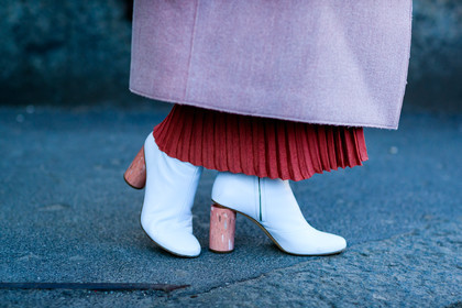 atmosphere details, AUTUMN WINTER 2017-2018, AW 17-18, detail, FALL WINTER 2017-2018, fashion week, frenchystyle, FW, FW 17-18, high heels, horizontal, jonathan paciullo, leather shoes, MFW, MILAN, pink coat, pleated skirt, red skirt, street style, white boots