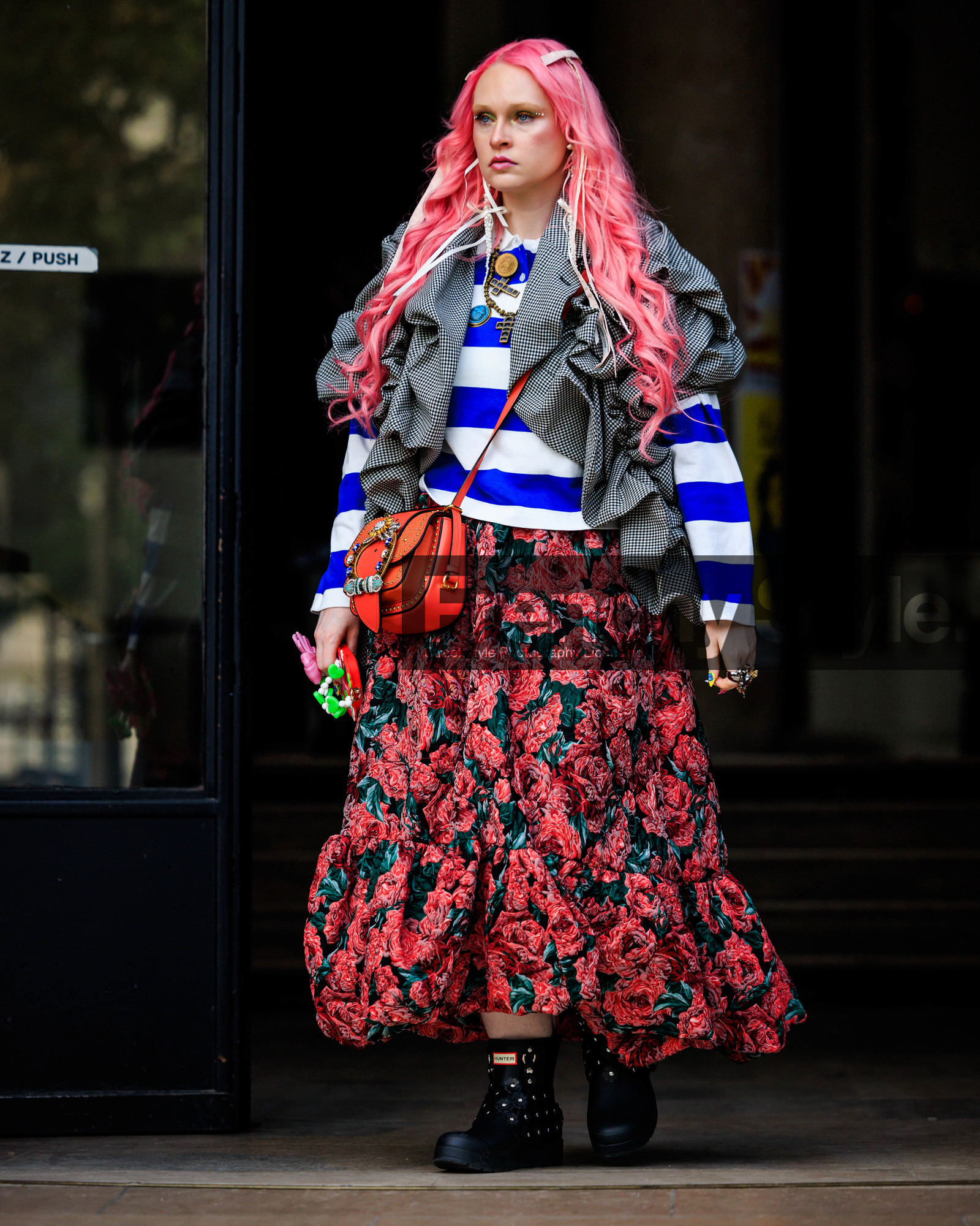 fashion week, frenchystyle, FW, jonathan paciullo, street style, PFW, PARIS, SPRING SUMMER 2024, SS 24, vertical, atmosphere details, detail