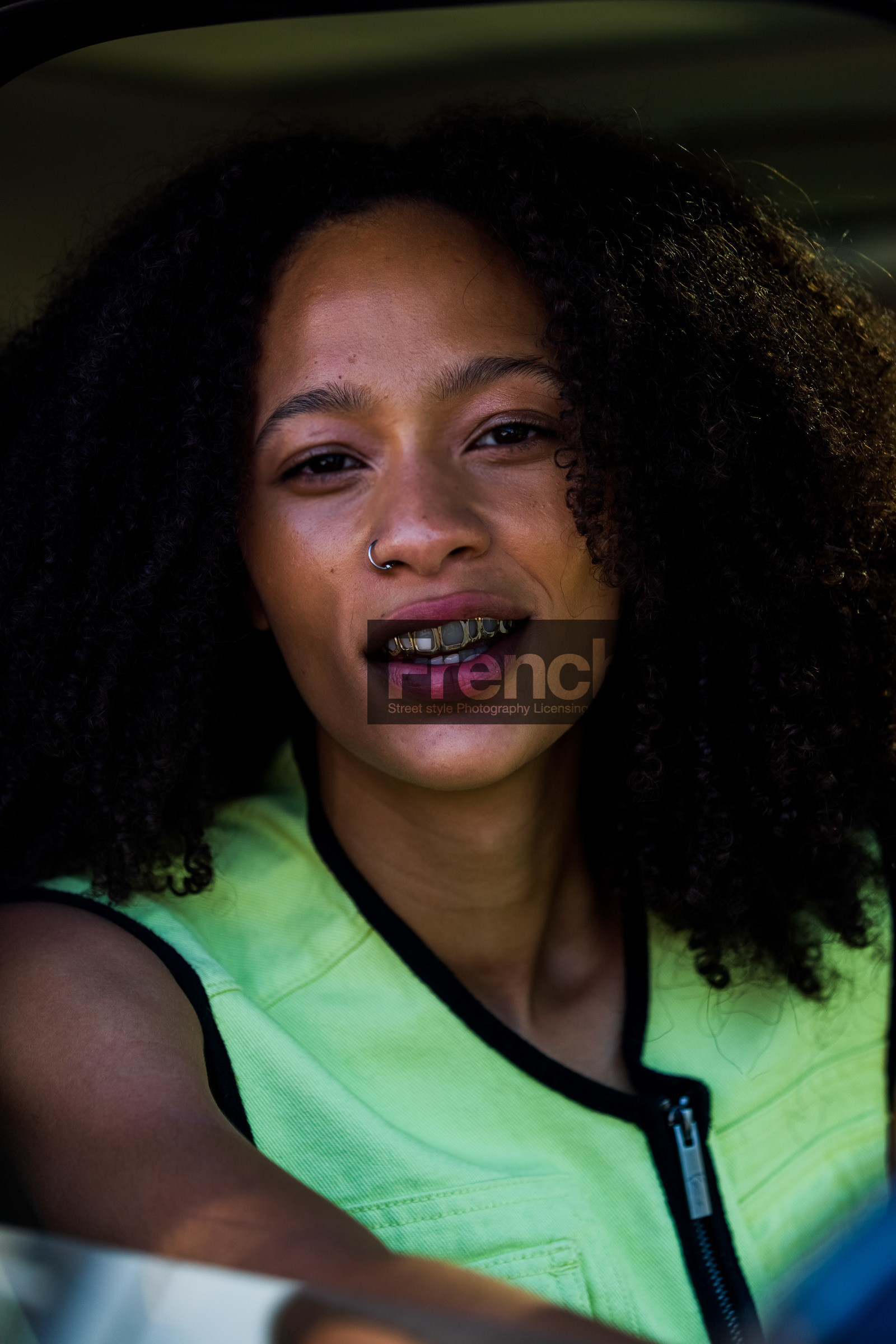 color, detail, fluo yellow, noose piercing, piercing, Selena Forrest, sleveless jacket, teeth, yellow jacket, fashion week, frenchystyle, FW, jonathan paciullo, street style, SPRING SUMMER 2022, SS 22, MFW, MILAN, vertical, atmosphere details