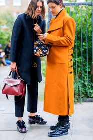 atmosphere details, black coat, black jacket, black shoes, blazer, brown bag, detail, fashion week, frenchystyle, FW, graphic bag, jonathan paciullo, leather bag, leather shoes, LFW, LONDON, orange coat, printed bag, printed shoes, red bag, SPRING SUMMER 2018, SS 18, street style, tartan, Tatiana Cotliar, trousers, vertical, victoria sekrier