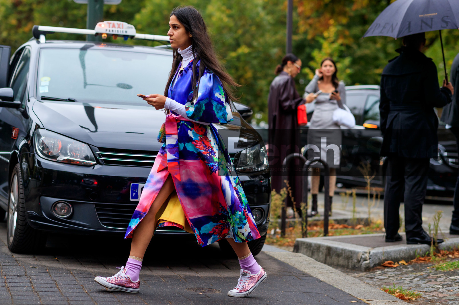 floral print jacket, pink jacket, purple jacket, belted jacket, jacket dress, pink socks, pink shoes, pink sneakers, sequins shoes, sequins sneakers, converse shoes, white top, turtleneck top, fashion week, frenchystyle, FW, jonathan paciullo, street style, SPRING SUMMER 2020, SS 20, PFW, PARIS, horizontal, atmosphere details, full length