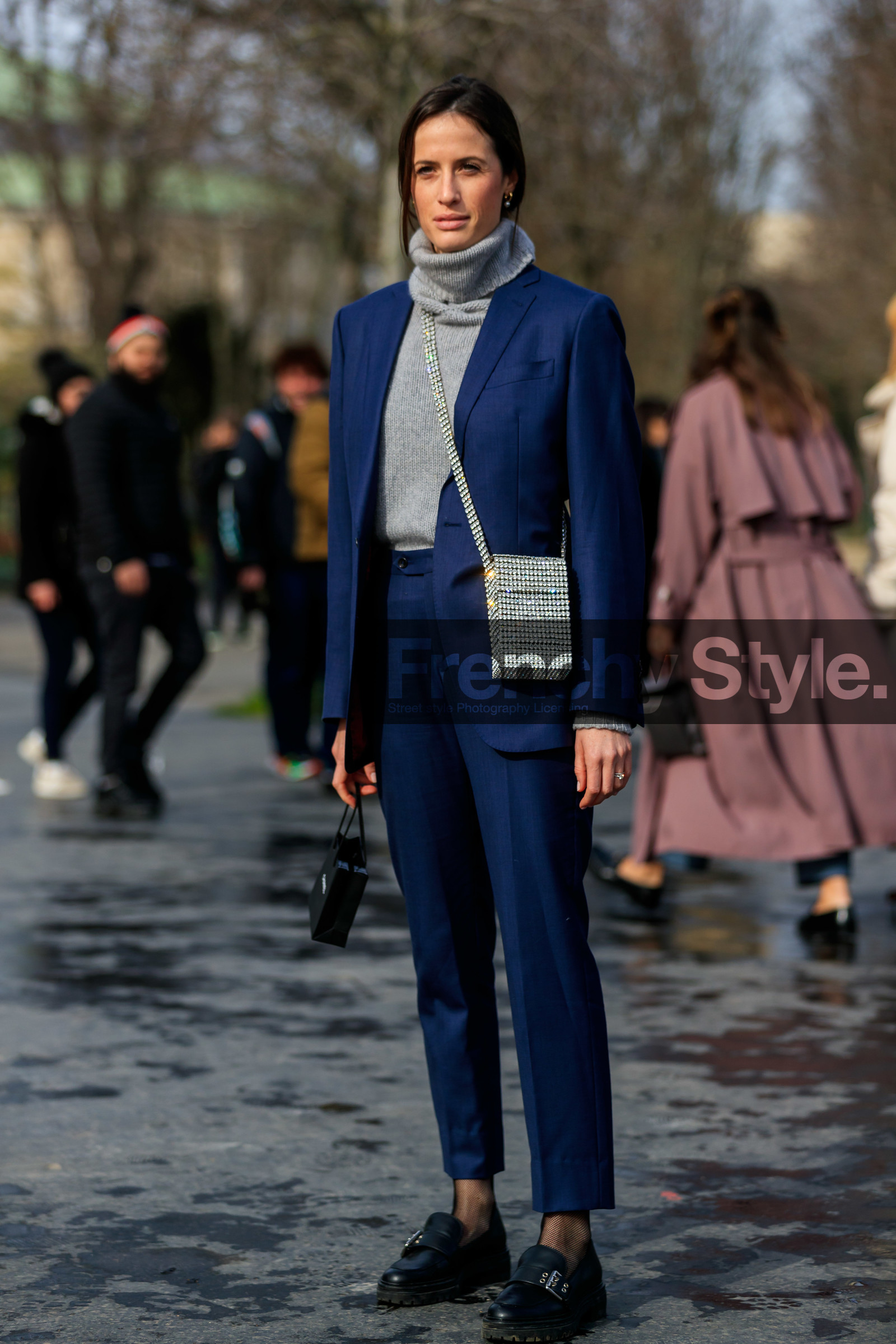 astrid boutrot, navy blue jacket, navy blue pants, turtleneck pullover, light grey pullover, strassed bag, crossbody bag, silvered bag, box bag, square shape bag, black socks, black leather loafers, fishnet socks, fashion week, frenchystyle, FW, jonathan paciullo, street style, PFW, PARIS, vertical, full length