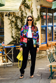 multicolor jacket, printed jacker, white tshirt, celine belt, black trousers, black sandals, yellow bag, black sunglasses, street style, jonathan paciullo, FW, frenchystyle, fashion week, AUTUMN WINTER 2022-2023, FALL WINTER 2022_2023, FW 22-23, PFW, PARIS, full length, vertical