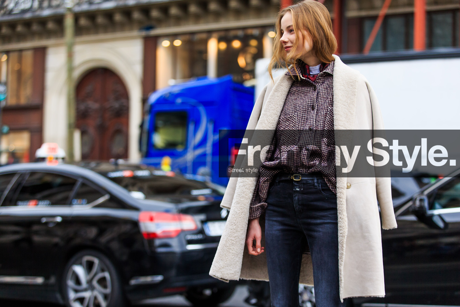 atmosphere details, AUTUMN WINTER 2016-2017, AW 16-17, black belt, black denim, check shirt, denim pants, detail, FALL WINTER 2016-2017, fashion week, frenchystyle, FW, FW 16-17, horizontal, jeans, jonathan paciullo, leather belt, over the shoulder, PARIS, PFW, plaid, ripped pants, shearling, street style, trousers, tucked in, white coat