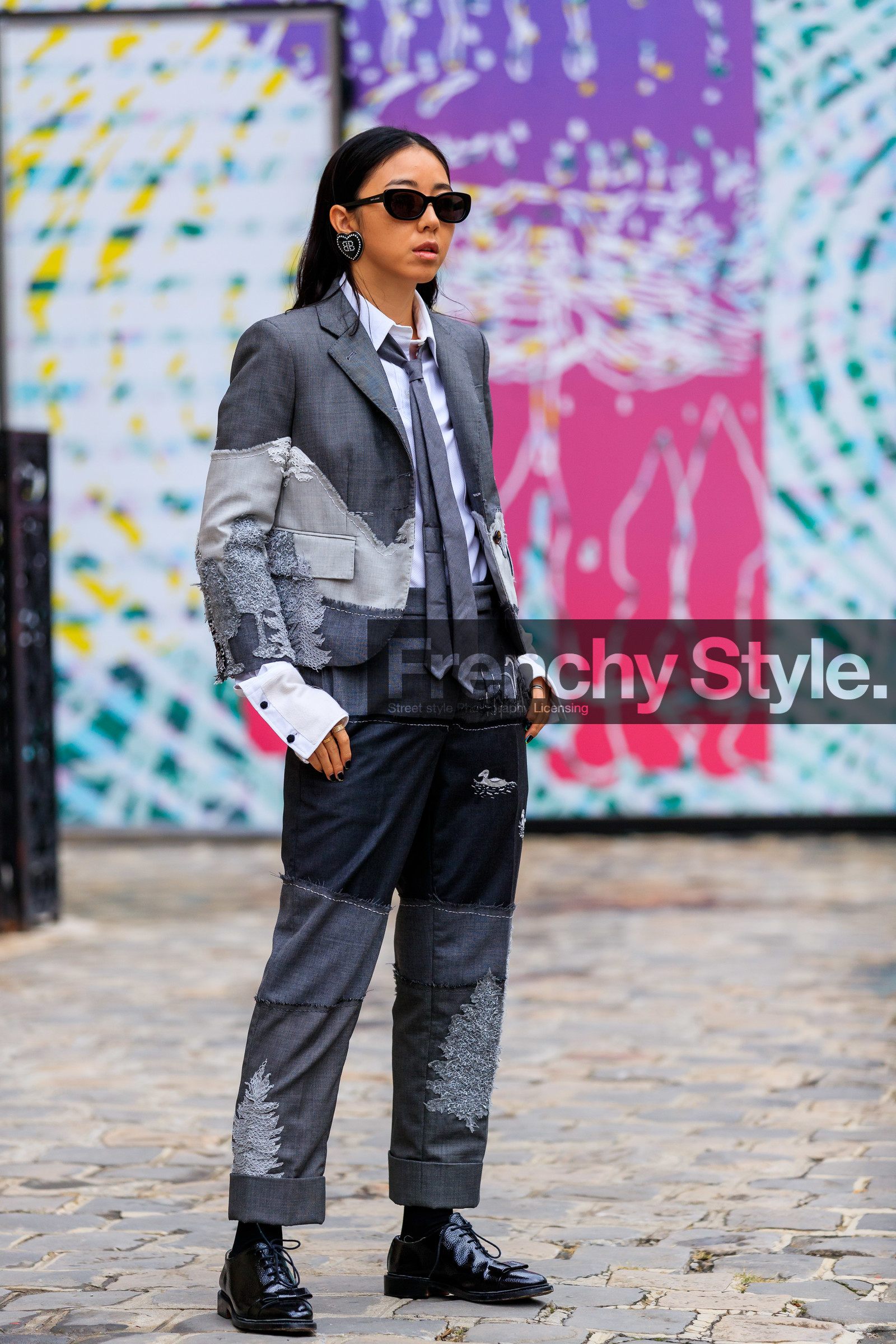 yuyu zhangzou, yuwei zhangzou, thom browne look, thom browne jacket, thom browne tie, thom browne shirt, thom browne pants, thom browne shoes, saint laurent sunglasses, black sunglasses, black earrings, heart shape earrings, strassed earrings, grey jacket, grey tie, grey total look, patchwork jacket, patchwork pants, used jacket, used pants, white shirt, black polish shoes, black leather derbie, laced shoes, flat shoes, fashion week, frenchystyle, FW, jonathan paciullo, street style, PFW, PARIS, SPRING SUMMER 2020, SS 20, horizontal, full length