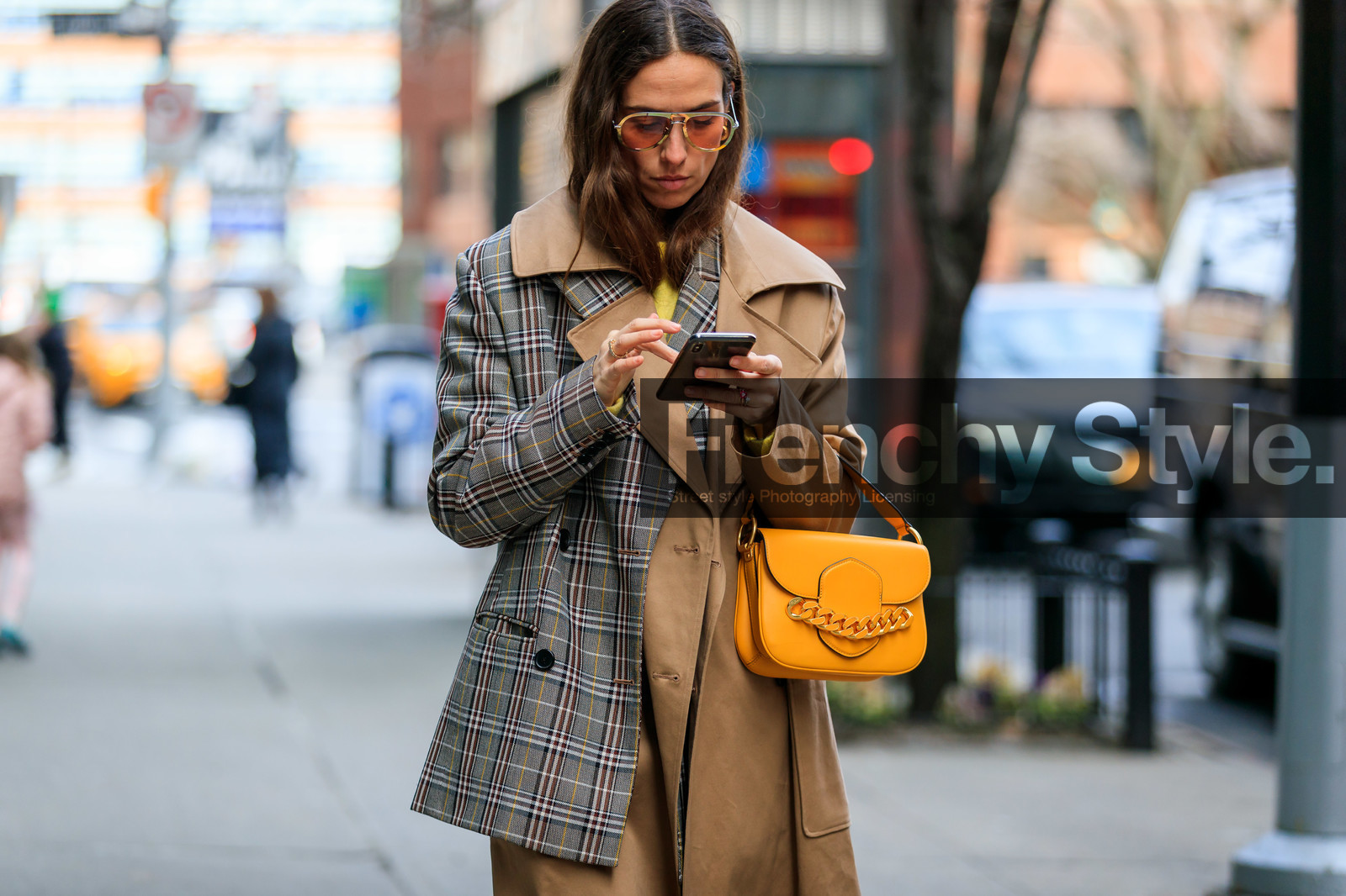 beige coat, checked, erika boldrin, graphic jacket, grey jacket, leather bag, orange bag, plaid, printed jacket, sunglasses, tartan, trench coat, yellow bag, street style, jonathan paciullo, frenchystyle, NYFW, NEW YORK, AUTUMN WINTER 2019-2020, AW 19-20, FALL WINTER 2019-2020, FW 19-20, FW, fashion week, atmosphere details, horizontal, detail