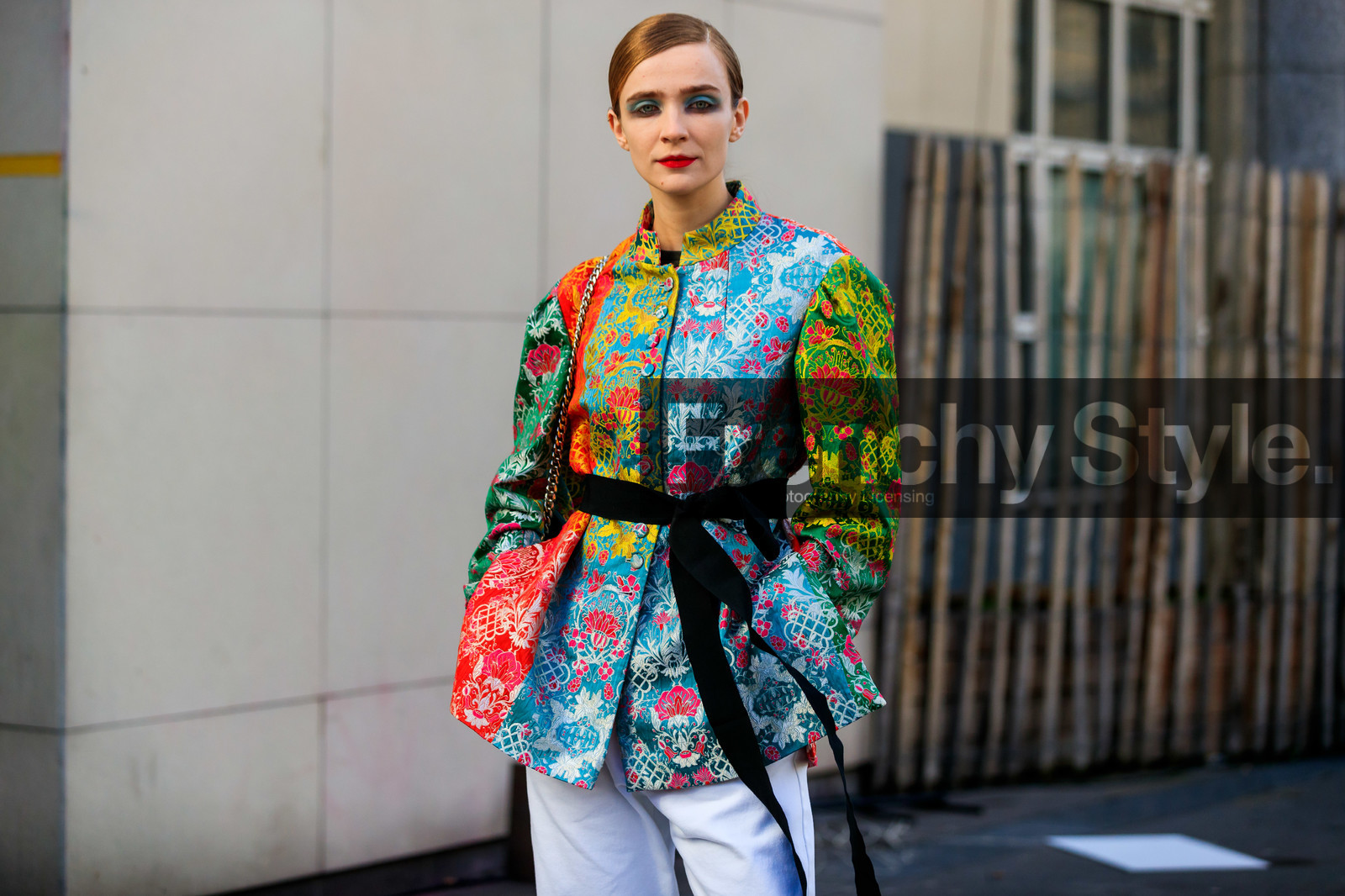 model, hair details, feather details, feather hair details, make up, make up details, dries van noten jacket, striped jacket, floral embroidered jacket, multicolor jacket, belted jacket, green jacket, light blue jacket, orange jacket, blue eyeshadows, fashion week, frenchystyle, FW, jonathan paciullo, street style, PFW, PARIS, AUTUMN WINTER 2020-2021, FALL WINTER 2020-2021, FW 20-21, horizontal, detail, atmosphere details
