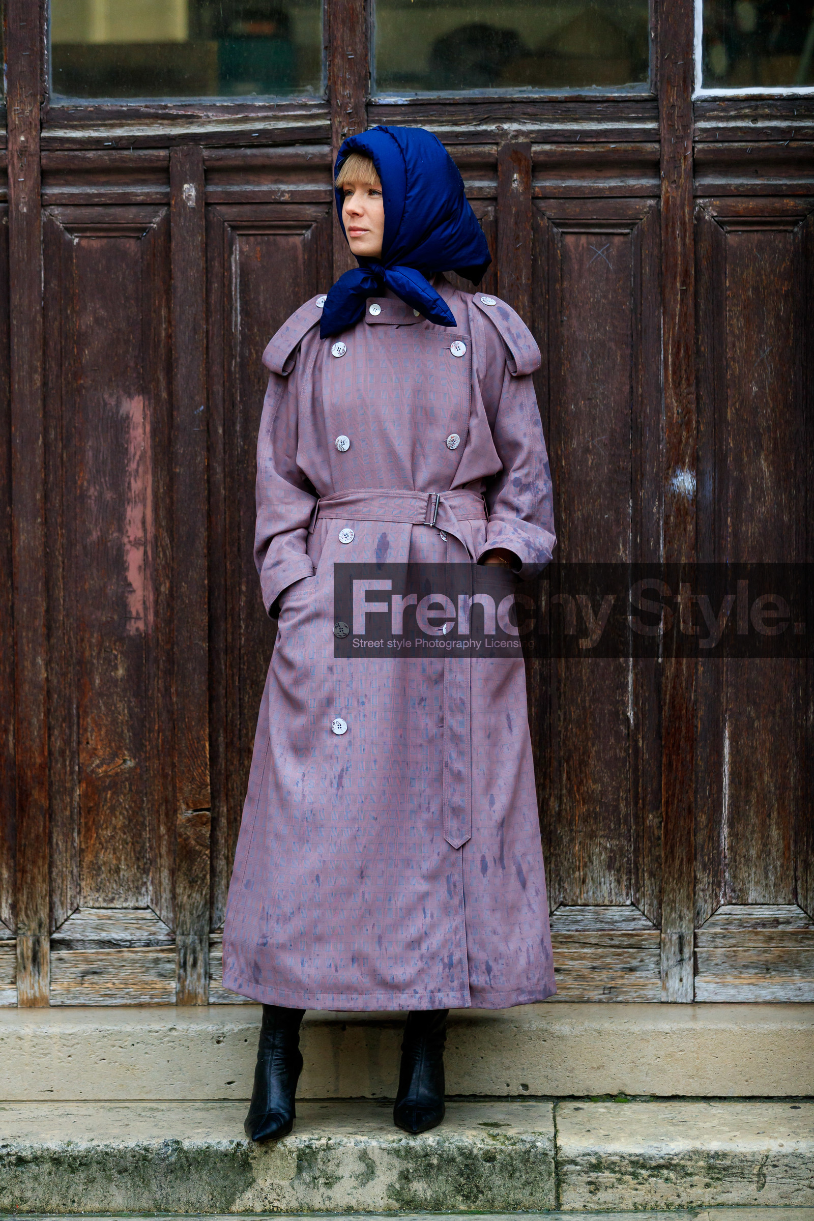 vika gazinskaya, navy blue scarf, hair scarf, quilted scarf, purple trenchcoat, belted trench coat, checked trench coat, black leather boots, fashion week, frenchystyle, FW, jonathan paciullo, street style, PFW, PARIS, vertical, full length