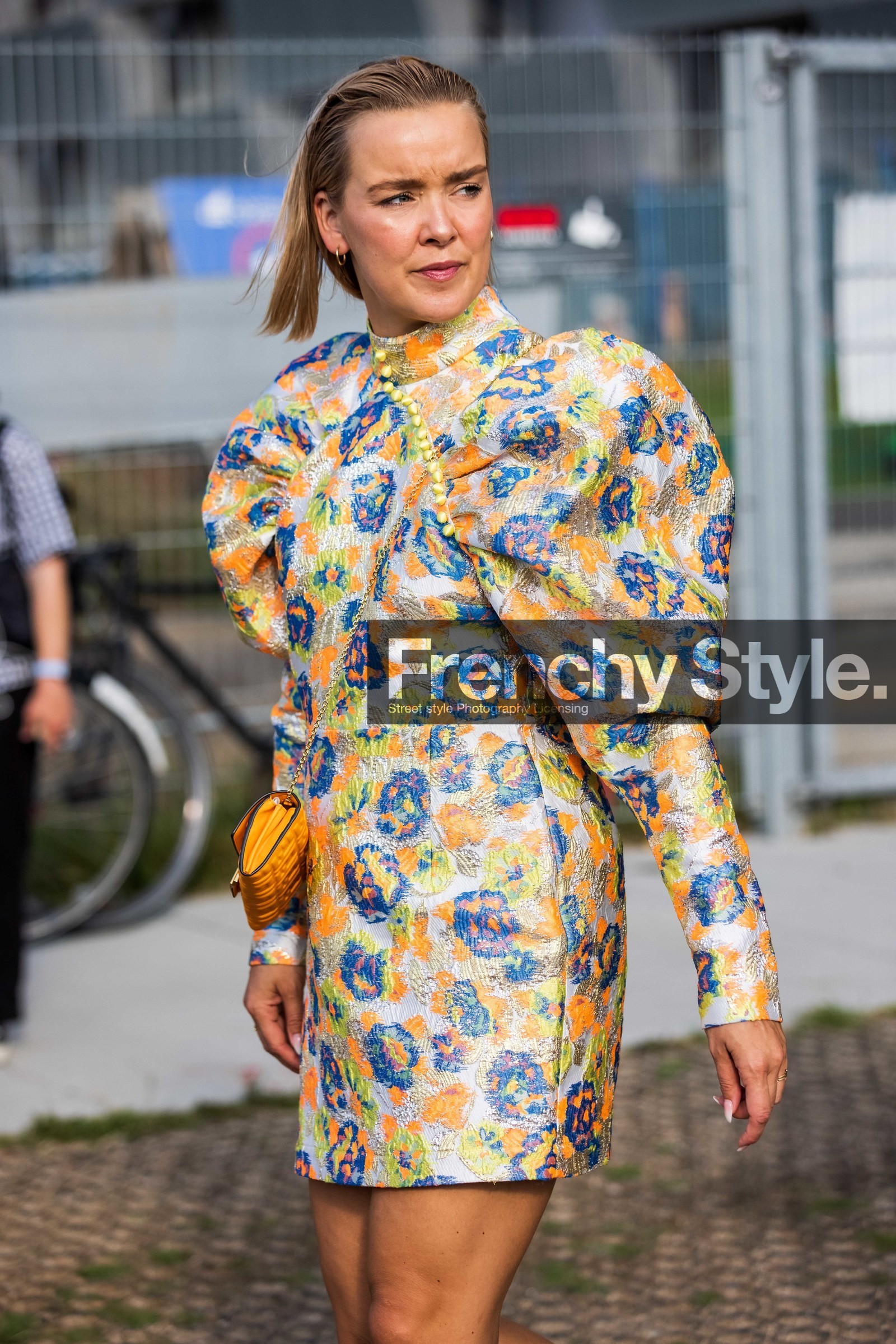 bag, ballon sleeves, blue dress, color, dress, mini dress, multicolor, orange bag, orange dress, oversized shoulder, print, printed dress, short dress, yellow dress, fashion week, frenchystyle, FW, jonathan paciullo, street style, CPHFW, COPENHAGEN, SS 22, SPRING SUMMER 2022, vertical, atmosphere details