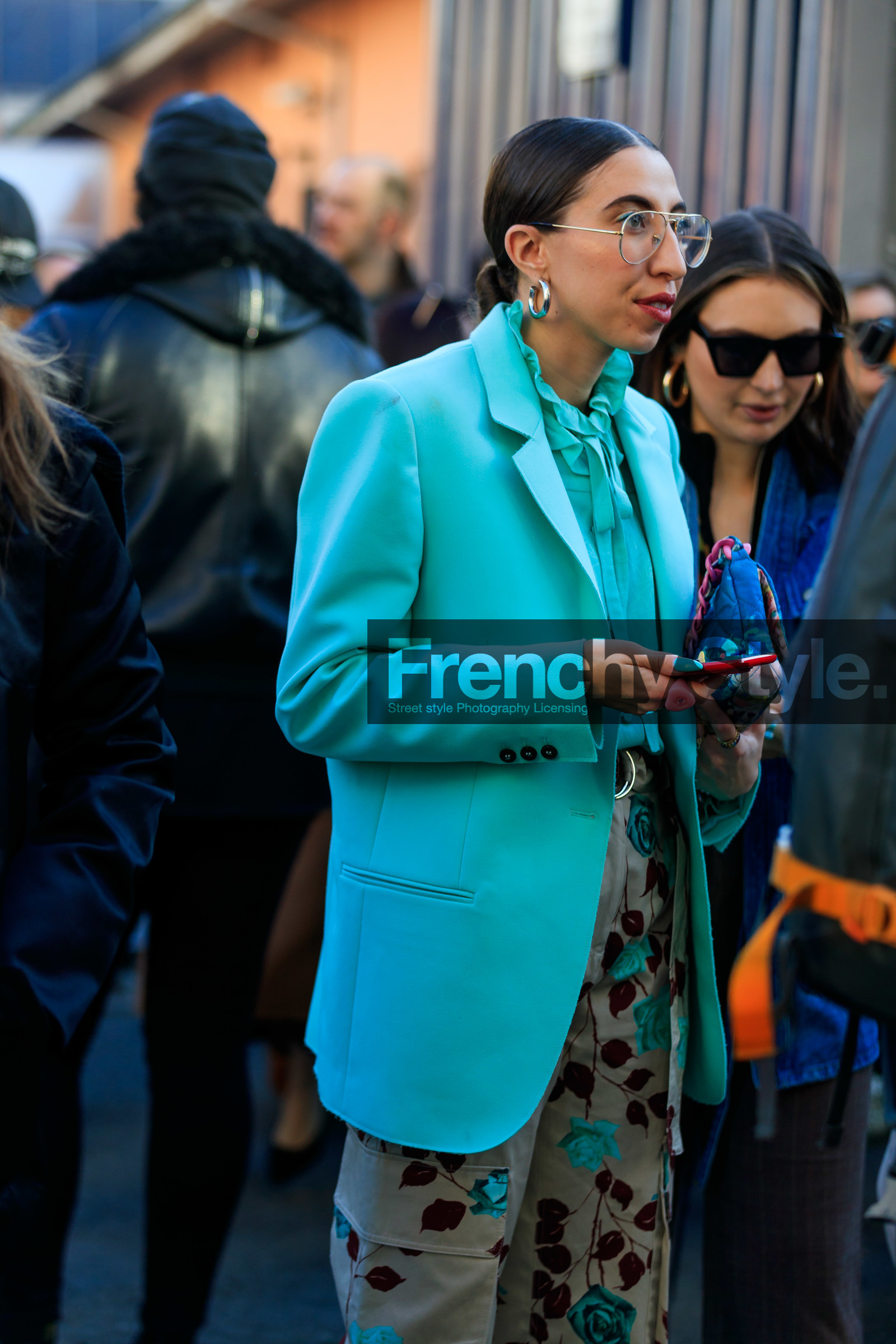 light blue blouse, light blue jacket, light blue pants, ruffle blouse, floral printed pants, beige pants, aviator glasses, metalic frame sunglasses, silvered earrings, hoop earrings, pink ring, plastic ring, fashion week, frenchystyle, FW, jonathan paciullo, street style, MFW, MILAN, AUTUMN WINTER 2020-2021, FALL WINTER 2020-2021, FW 20-21, vertical, atmosphere details, detail