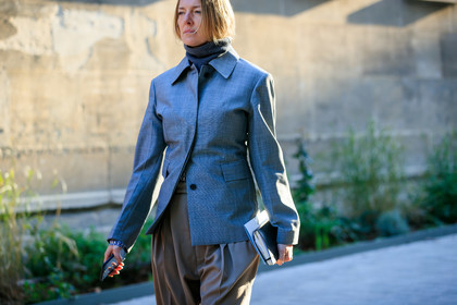 blazer, brown pants, grey jacket, grey sweater, trousers, PARIS, PFW, street style, jonathan paciullo, FW, frenchystyle, fashion week, AUTUMN WINTER 2019-2020, AW 19-20, FALL WINTER 2019-2020, FW 19-20, horizontal, atmosphere details, detail