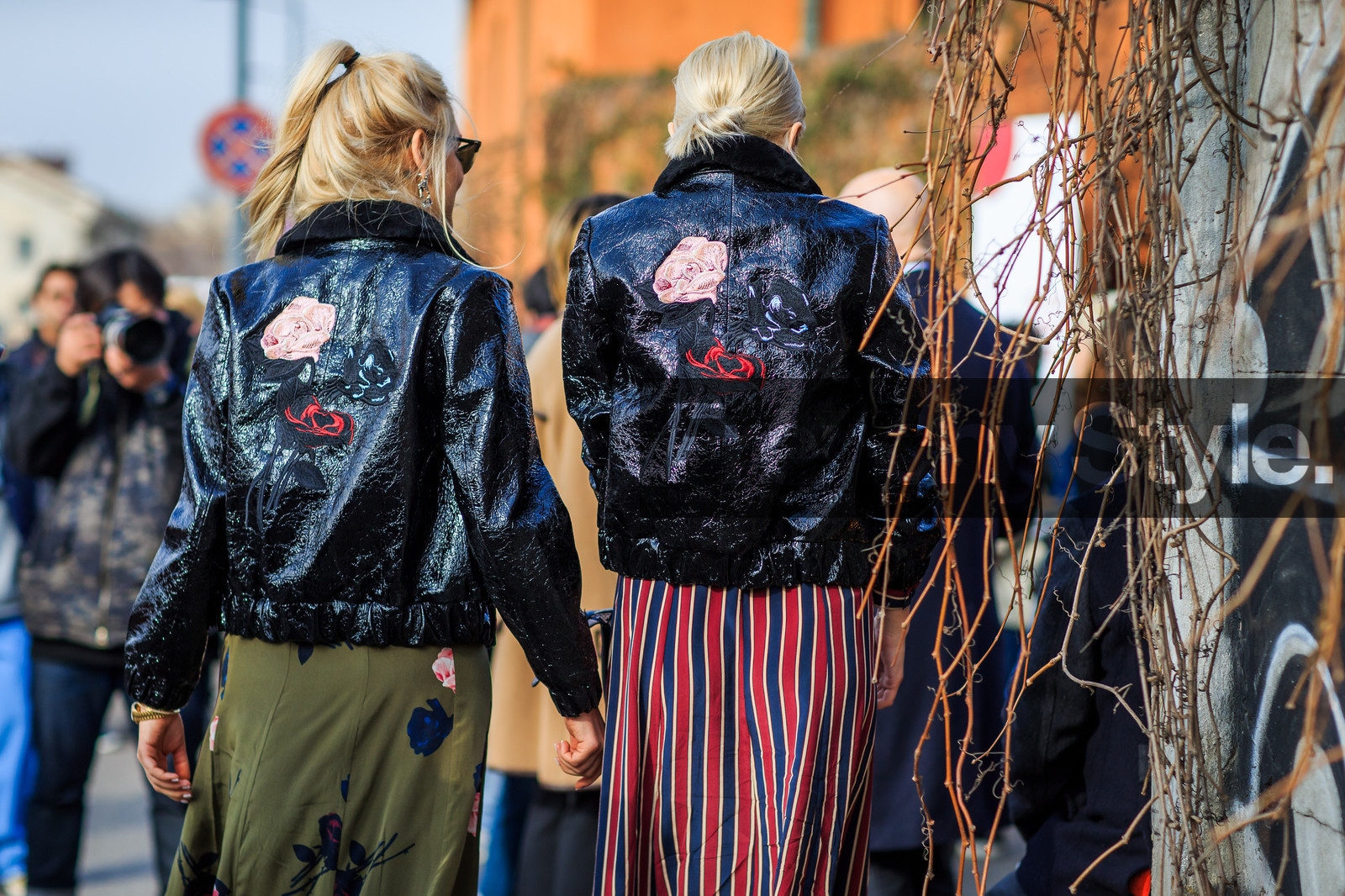 atmosphere details, AUTUMN WINTER 2016-2017, AW 16-17, black jacket, caroline vreeland, detail, embroidered jacket, embroideries, FALL WINTER 2016-2017, fashion week, floral, flower, frenchystyle, FW, FW 16-17, geometric, graphic dress, green dress, horizontal, jonathan paciullo, leather jacket, LFW, LONDON, long dress, MENSWEAR, printed dress, red dress, shea marie, street style, striped dress, stripes, varnished leather