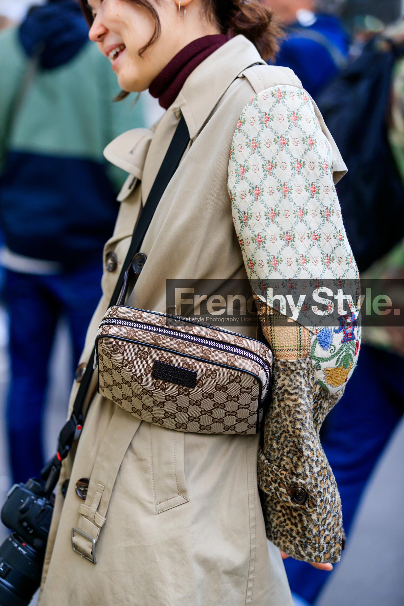 gucci bag, gucci trench coat, beige bag, beige and brown bag, beige trench coat, patchwork trench coat, monogrammed bag, floral printed trench coat, leopard pritned trench coat, fashion week, frenchystyle, FW, jonathan paciullo, street style, SPRING SUMMER 2020, SS 20, PFW, PARIS, vertical, atmosphere details, detail