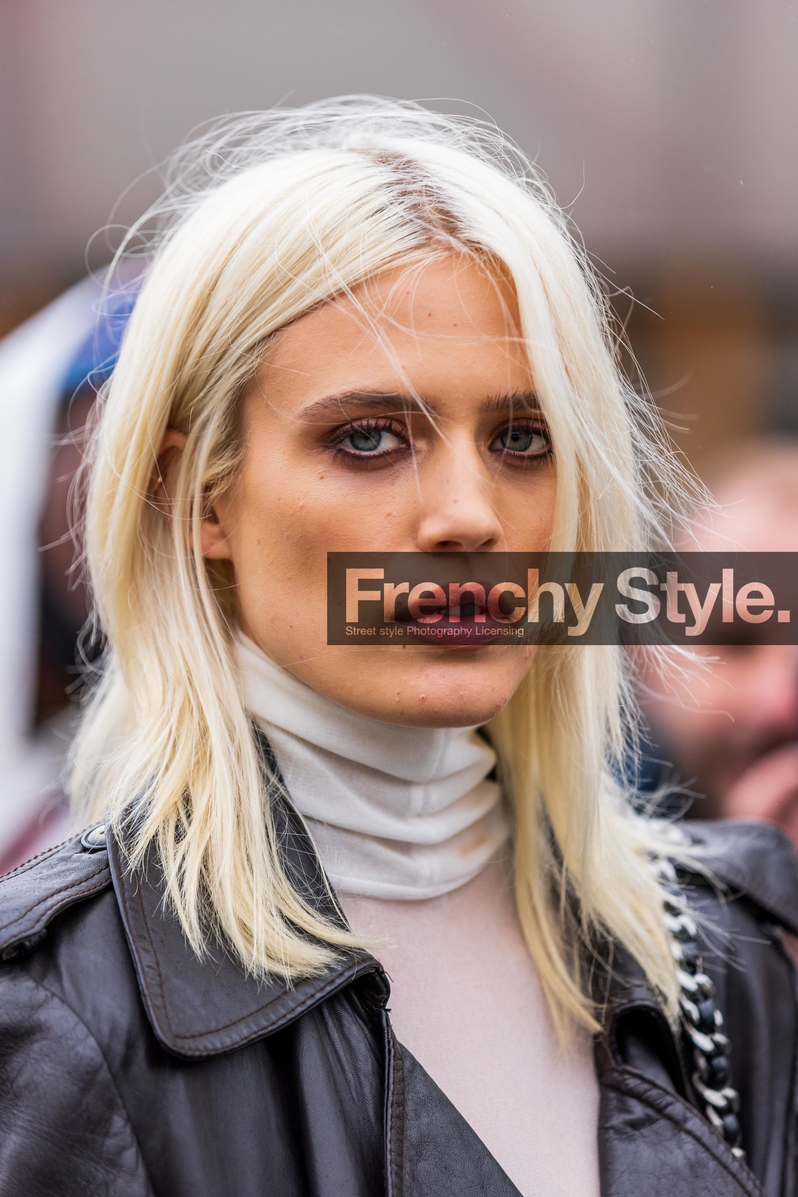 blond hair, detail, hairstyle, makeup, white turtleneck, fashion week, frenchystyle, FW, jonathan paciullo, street style, PFW, PARIS, SPRING SUMMER 2022, SS 22, vertical, atmosphere details, model, portrait