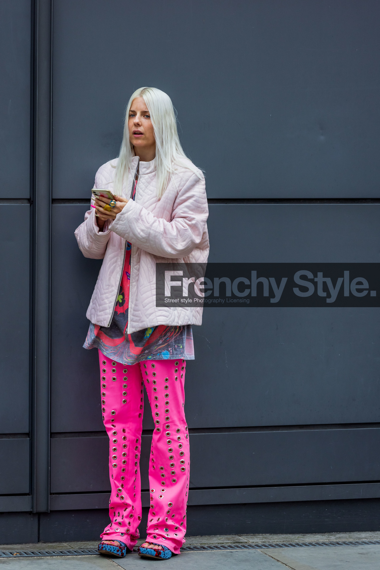 Jaime-Maree Shipton, colorful, pink, trousers, sandals, print, shirt, jacket, pale pink, fuscia, fashion week, frenchystyle, FW, jonathan paciullo, street style, SS 22, SPRING SUMMER 2022, LFW, LONDON, vertical, full length