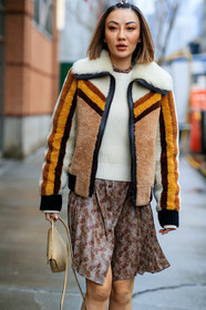 fur bombers, fur coat, striped coat, striped bombers, beige coat, beige bombers, white bombers, white coat, yellow bombers, yellow coat, white pullover, white leather bag, brown dress, button dress, monogrammed dress, silk dress, coach bag, coach coat, coach dress, fashion week, frenchystyle, FW, jonathan paciullo, street style, NYFW, NEW YORK, AUTUMN WINTER 2020-2021, FALL WINTER 2020-2021, FW 20-21, vertical, atmosphere details, detail